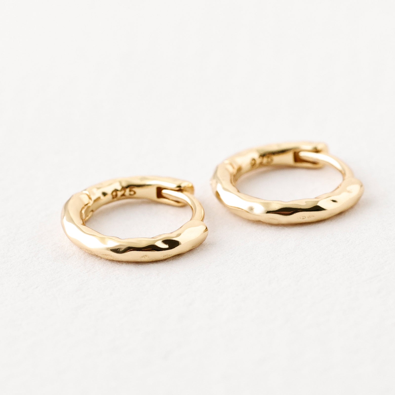 Creolen aus 925er Sterling Silber - Creolen mit Hammerschlag - Gold oder Silber - Kleine Ohrringe - OS002 - VIVIANNASCHMUCK