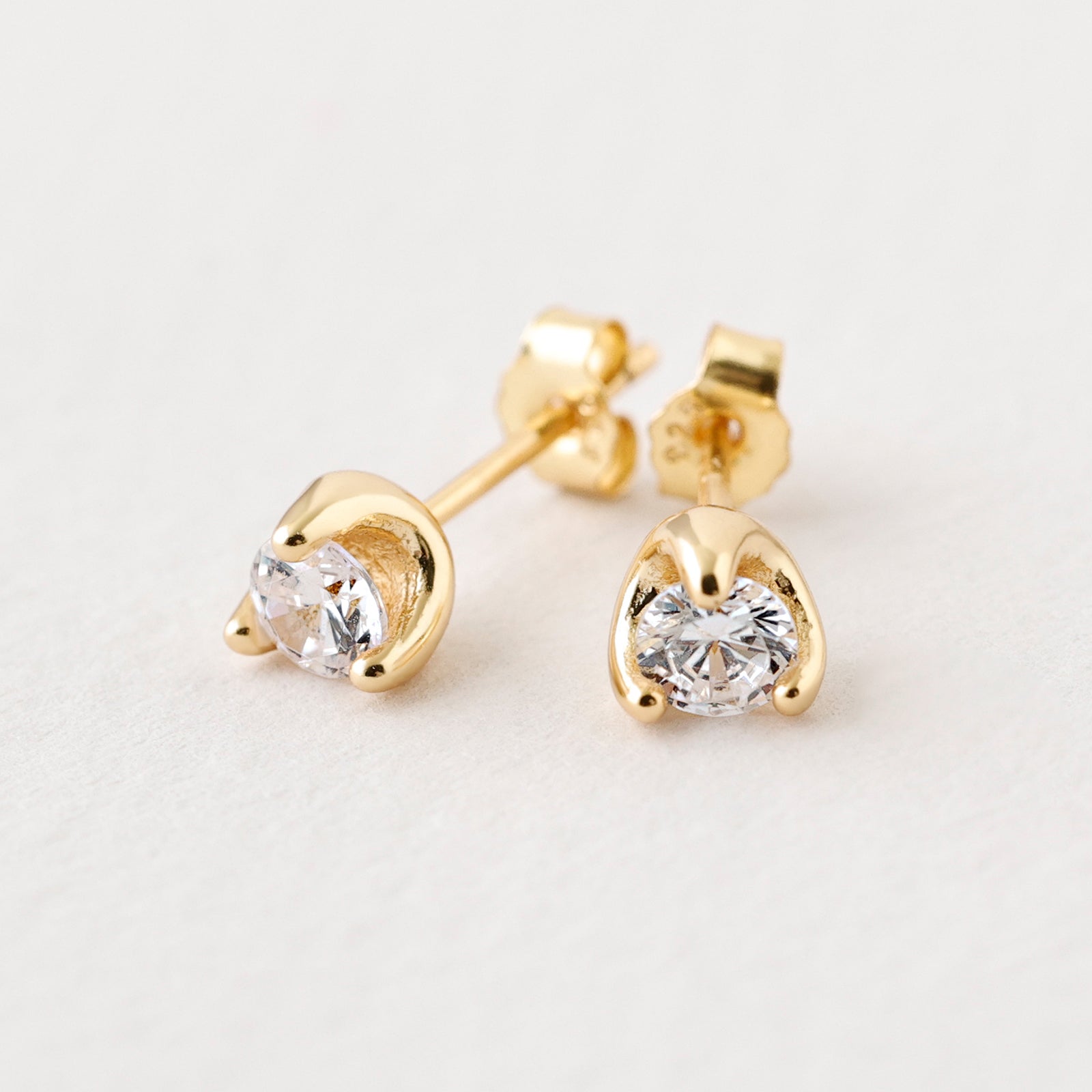 Zeitlose Ohrstecker aus 925er Sterling Silber mit Zirkonia - VIVIANNASCHMUCK