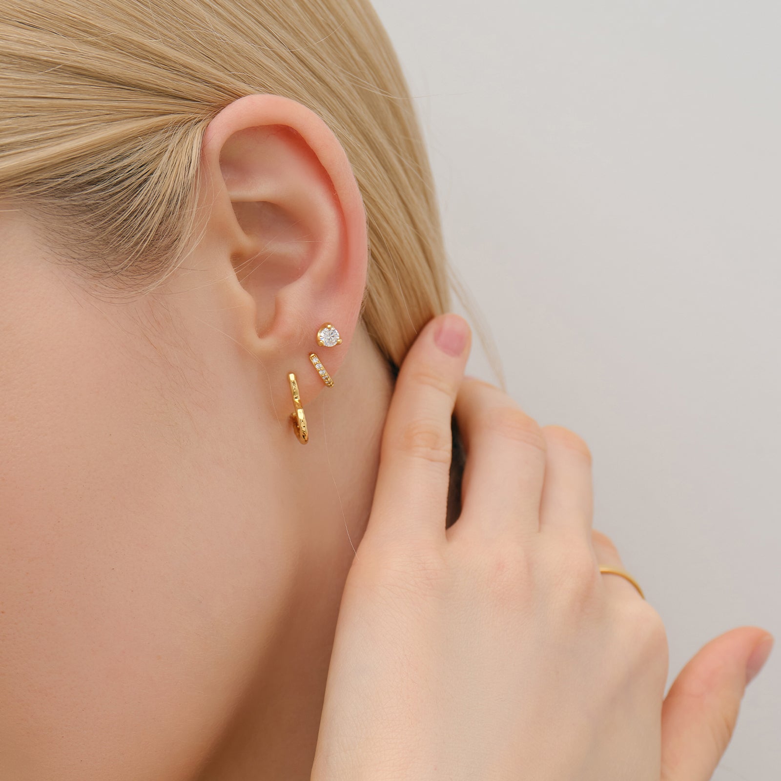 Kleine 925er Silber Creolen mit Zirkonia Steinen - VIVIANNASCHMUCK