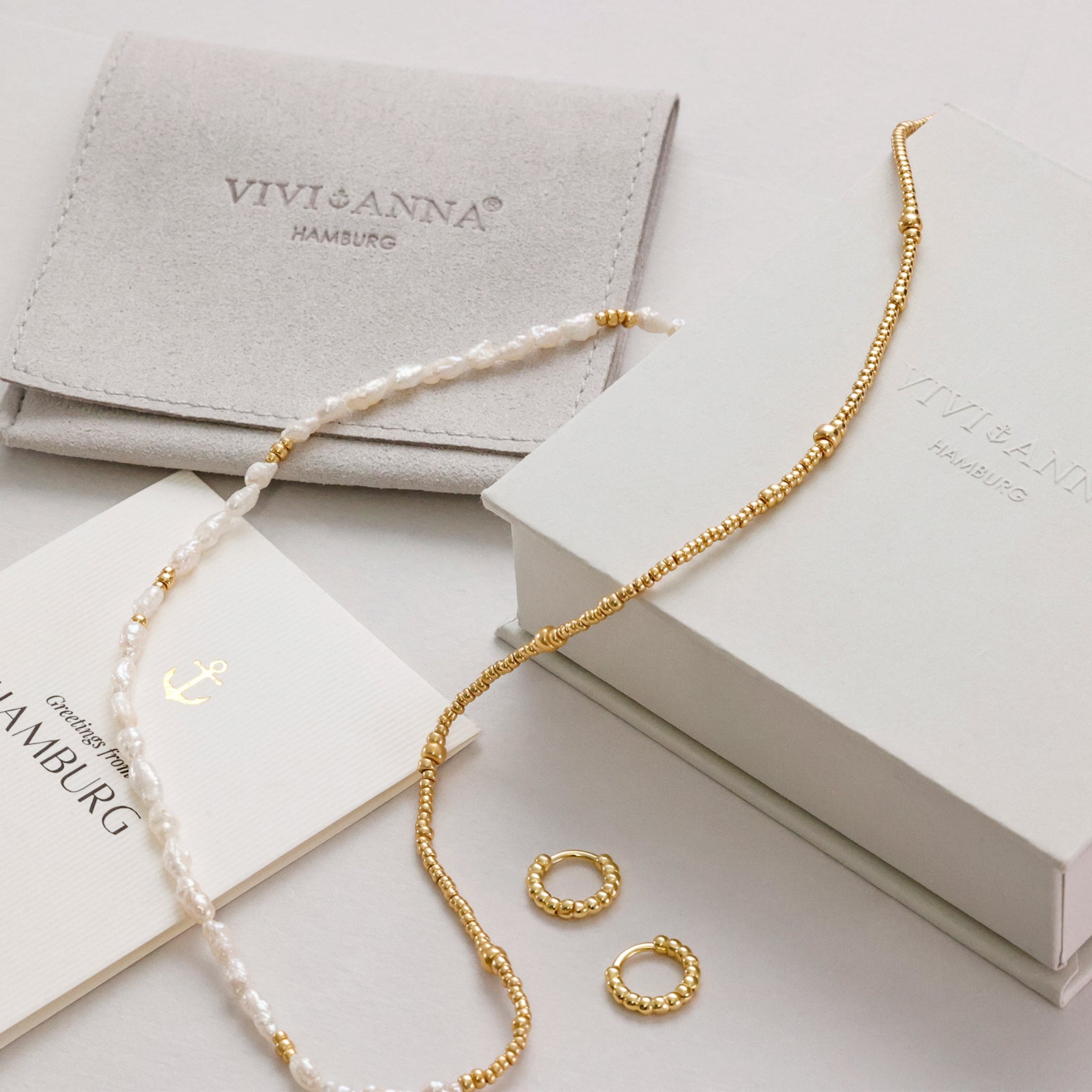 Satinarmband mit Süßwasserperle und Gravuranhänger