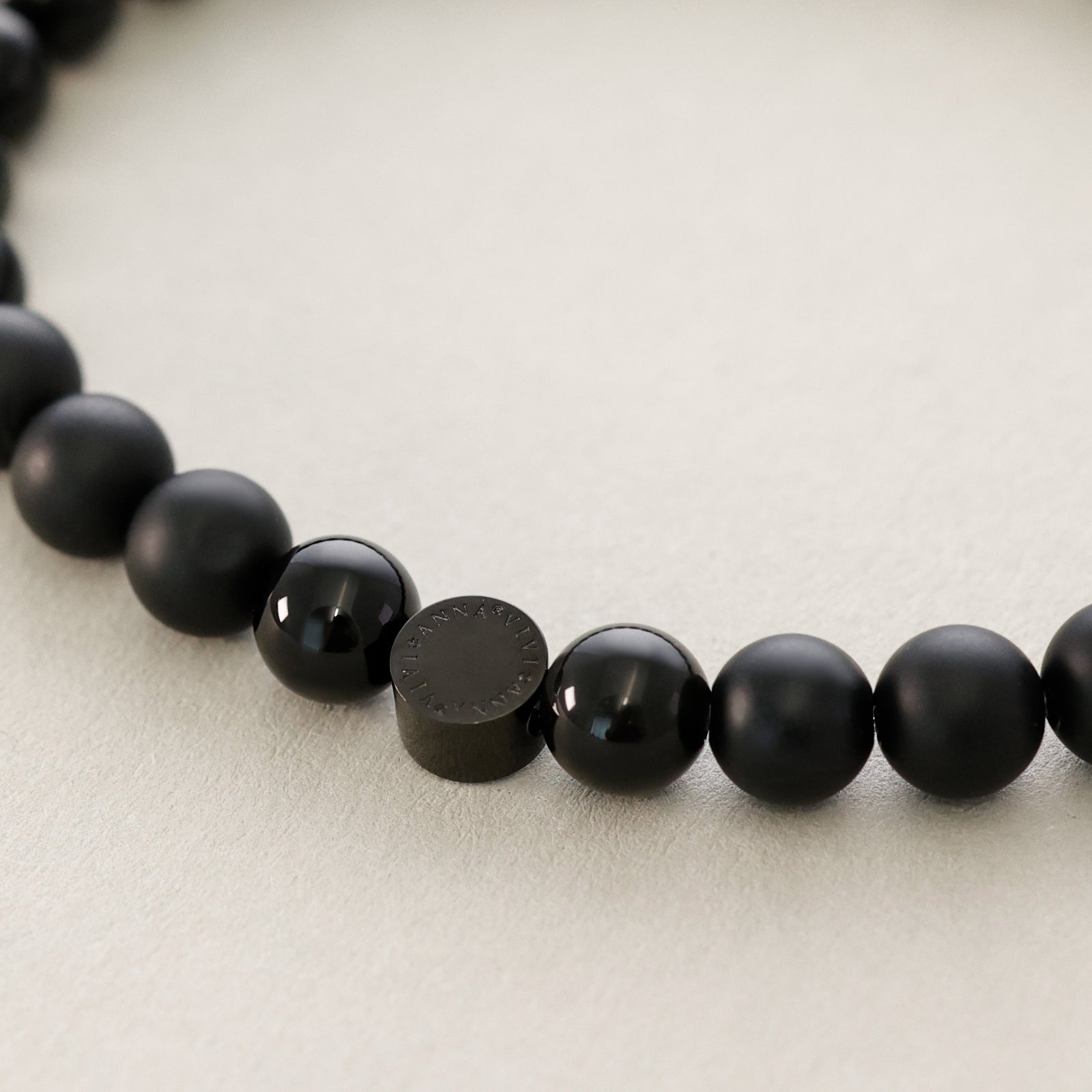Armband mit Obsidian- und schwarzen mattierten Onyx-Perlen Herren Armband VIVIANNASCHMUCK