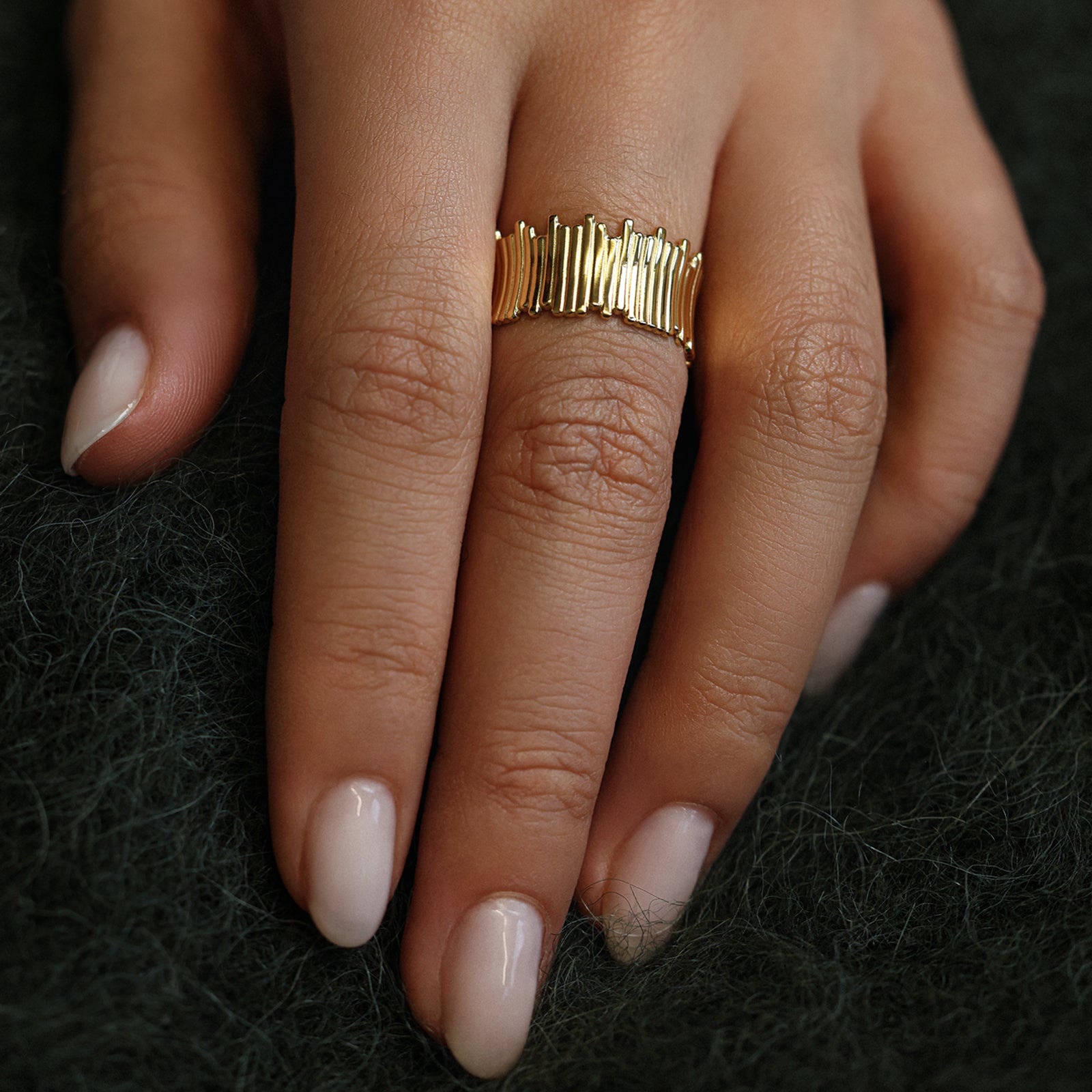 Goldener Ring mit abstrakter Form - Edelstahl, verstellbar