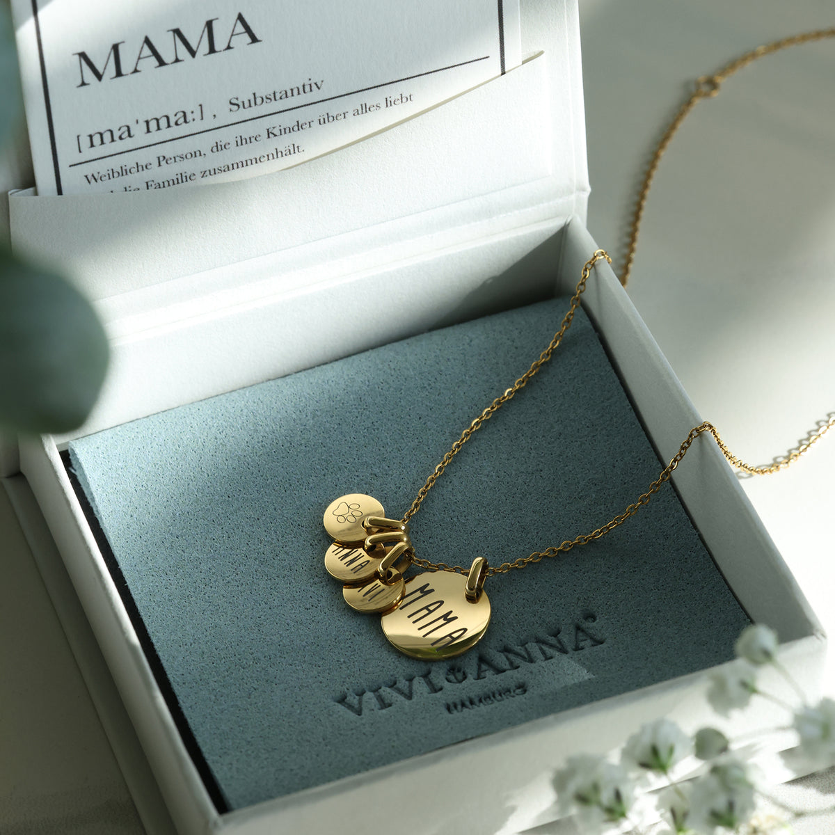 Familienkette mit großen und kleinen Gravurplättchen - Geschenk mit Karte