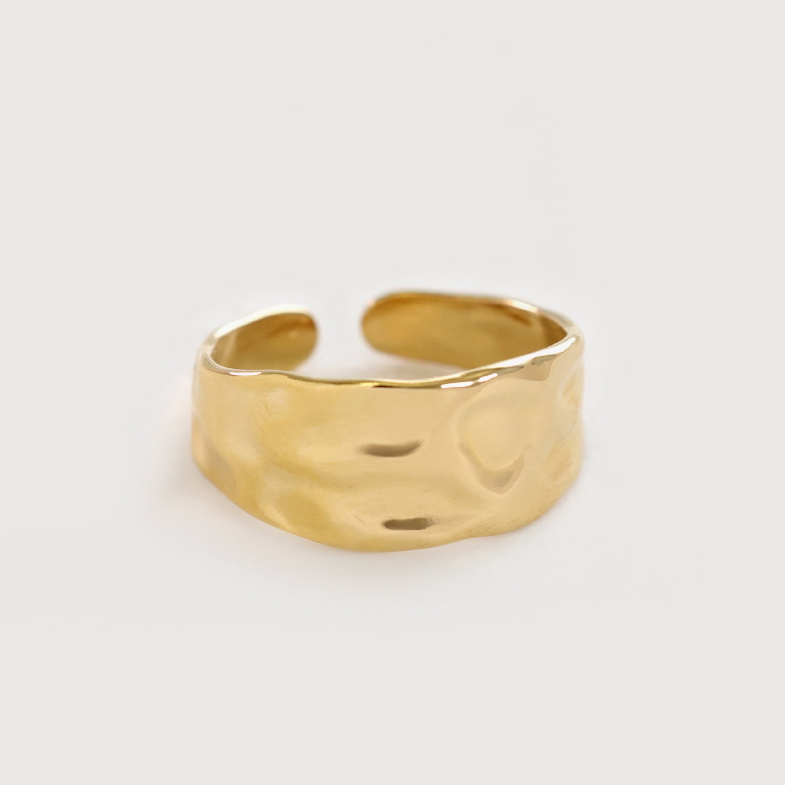 Goldener Ring mit Hammerschlag-Optik – Edelstahl, verstellbar
