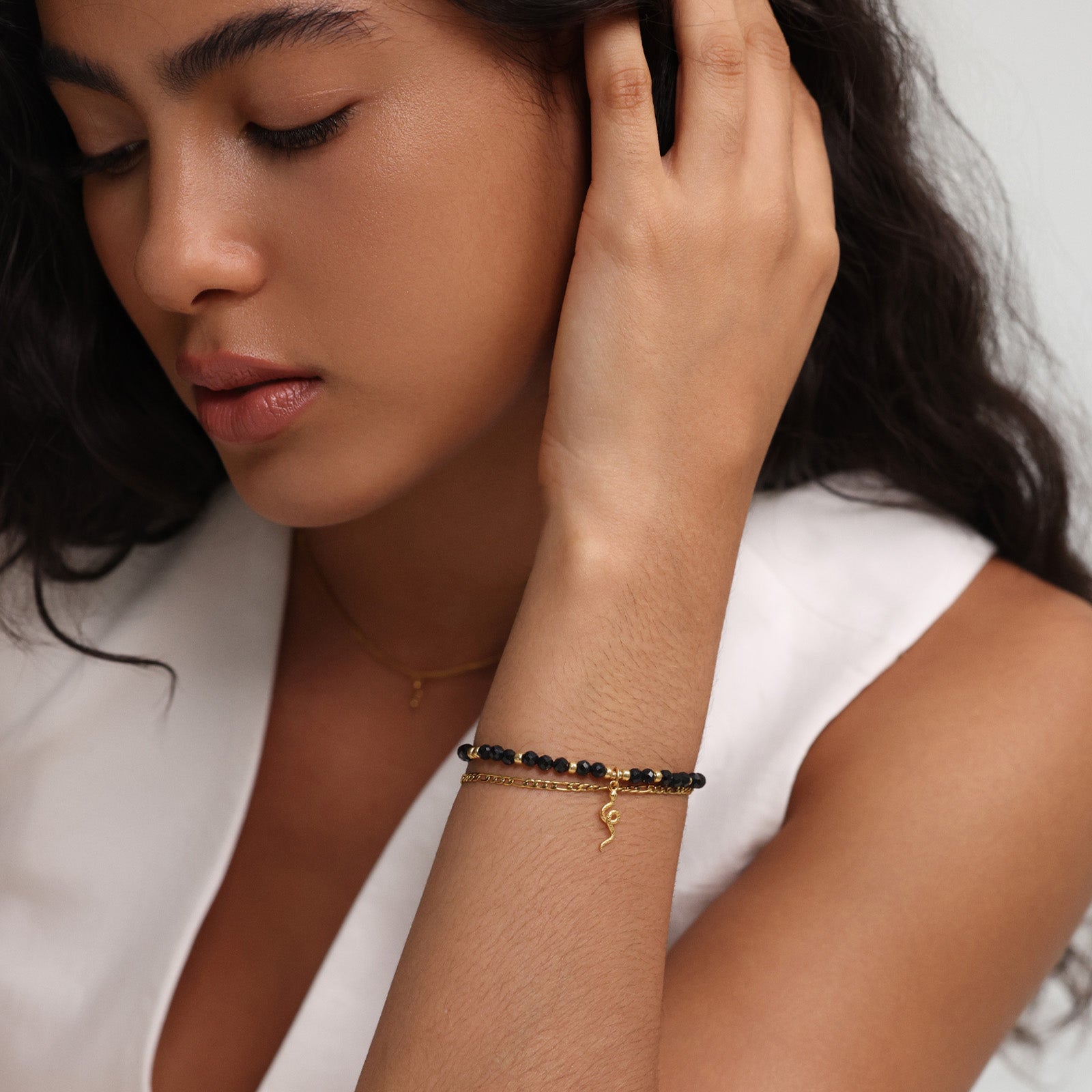 Schwarzer Turmalin Schutzarmband mit Schlangenanhänger - 925er Sterling Silber Damen Armband VIVIANNASCHMUCK