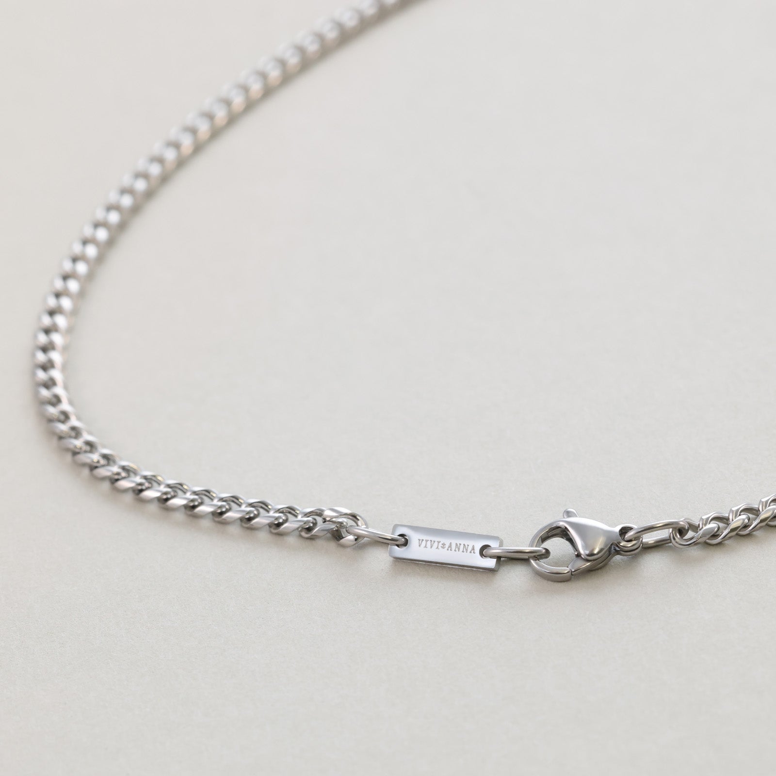 Rechteckige Gravurkette mit Kreuz Herren Halskette VIVIANNASCHMUCK