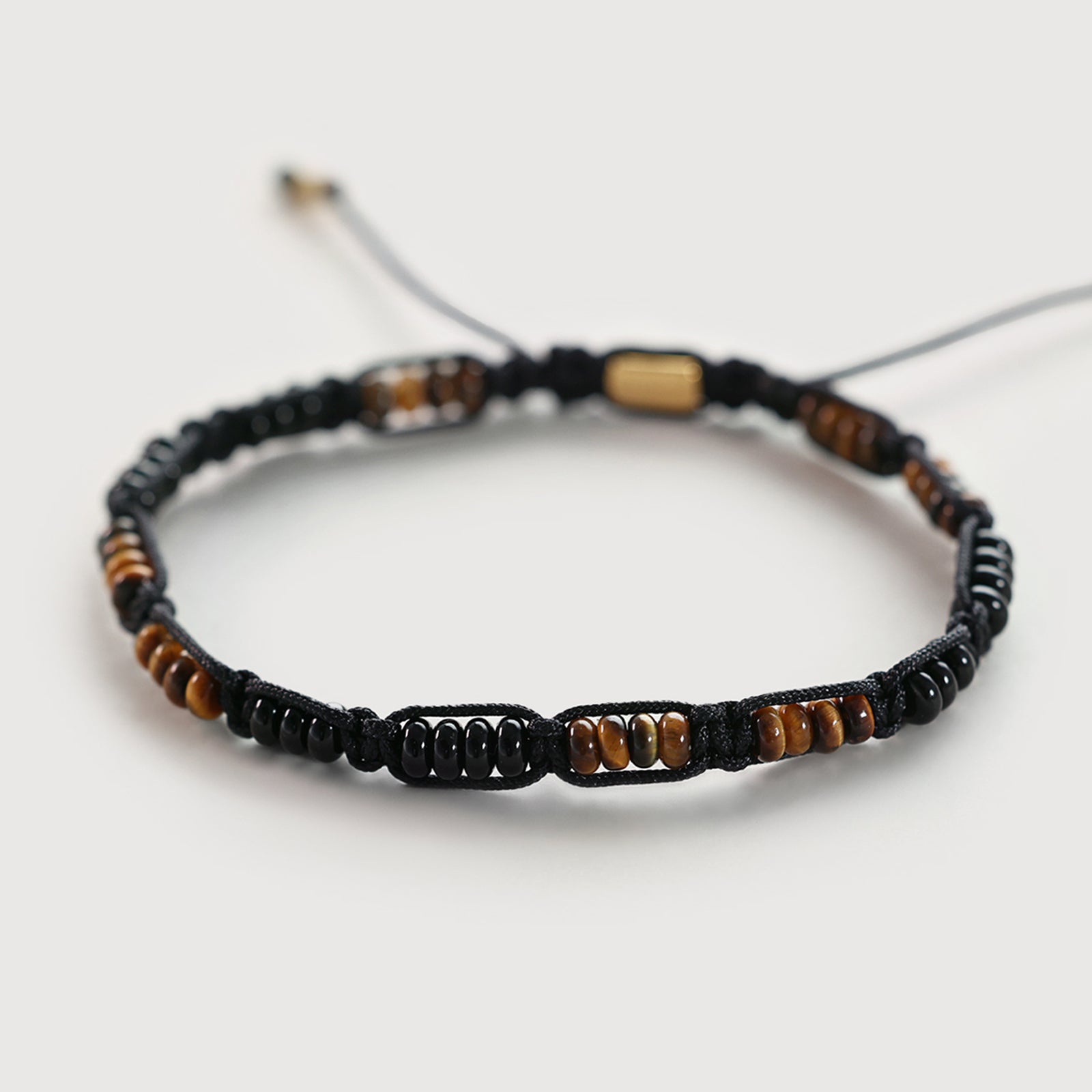 Makramee Armband mit Tigerauge & Onyx – Energie & Gravur