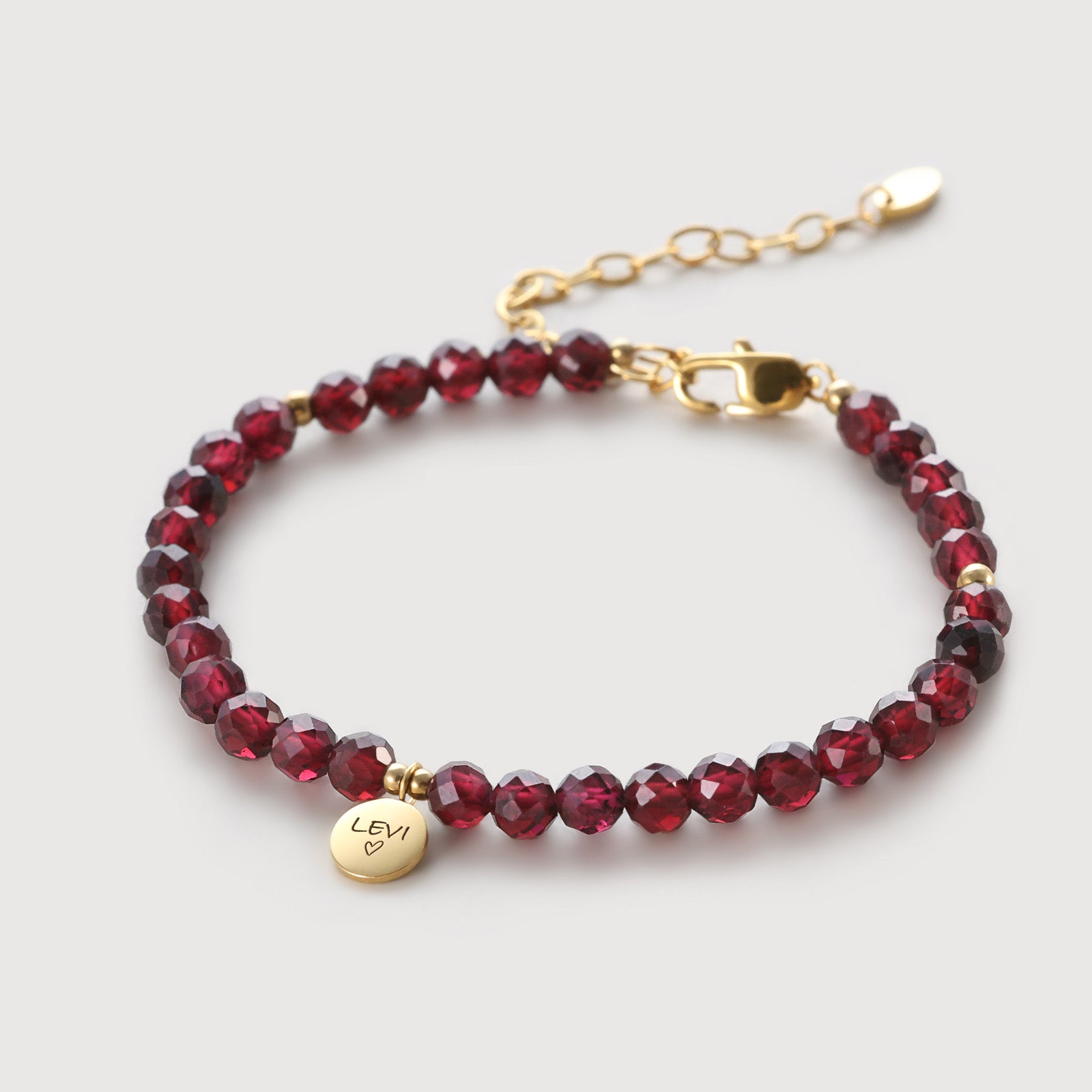 Granat-Chakra-Armband mit Gravurplättchen Damen Armband VIVIANNASCHMUCK