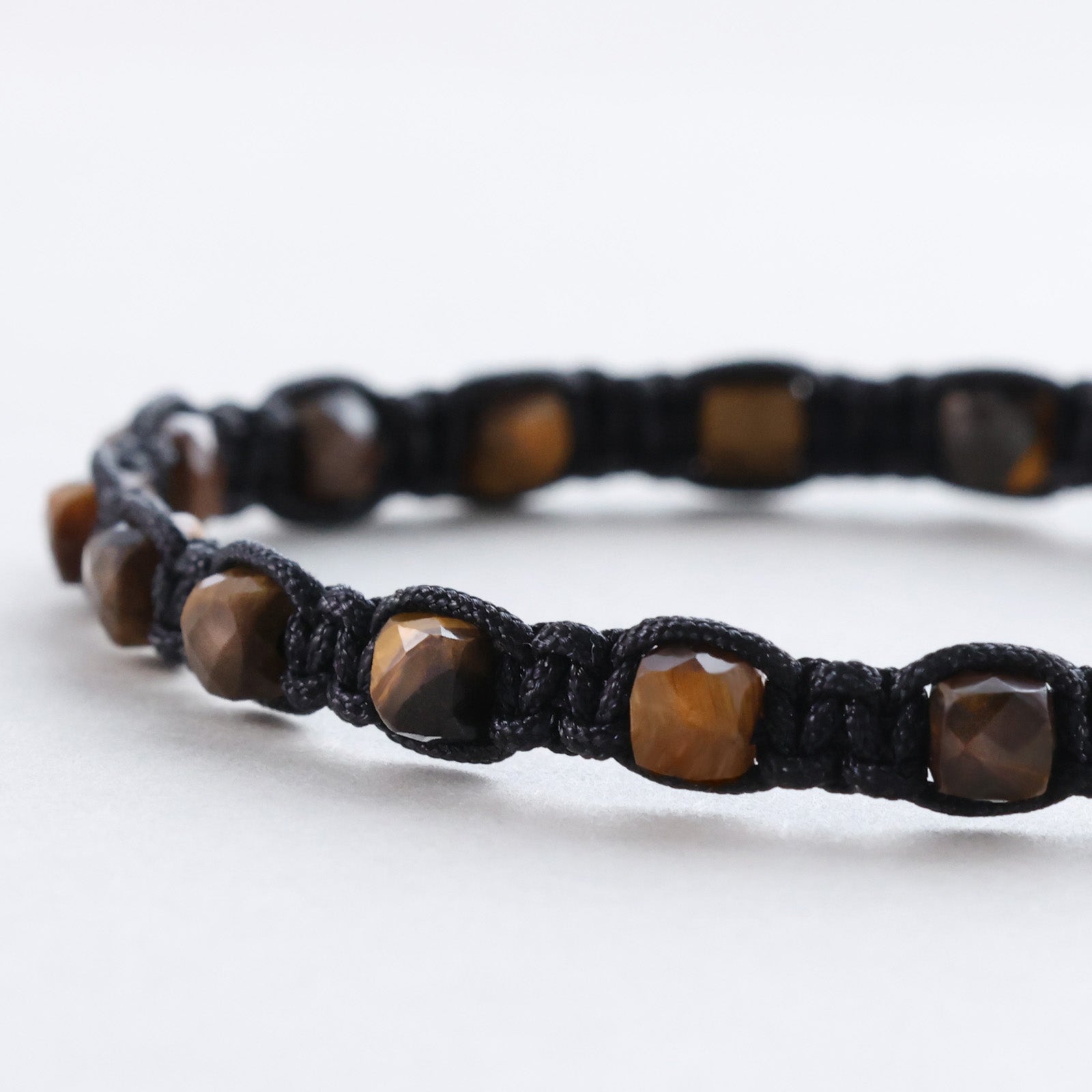 Tigerauge Makramee-Armband – personalisierbar