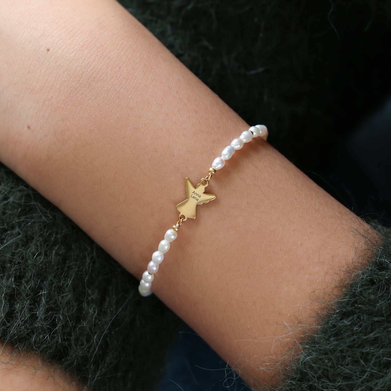 Zartes Süßwasser-Perlenarmband mit Schutzengel - Geschenk mit Karte