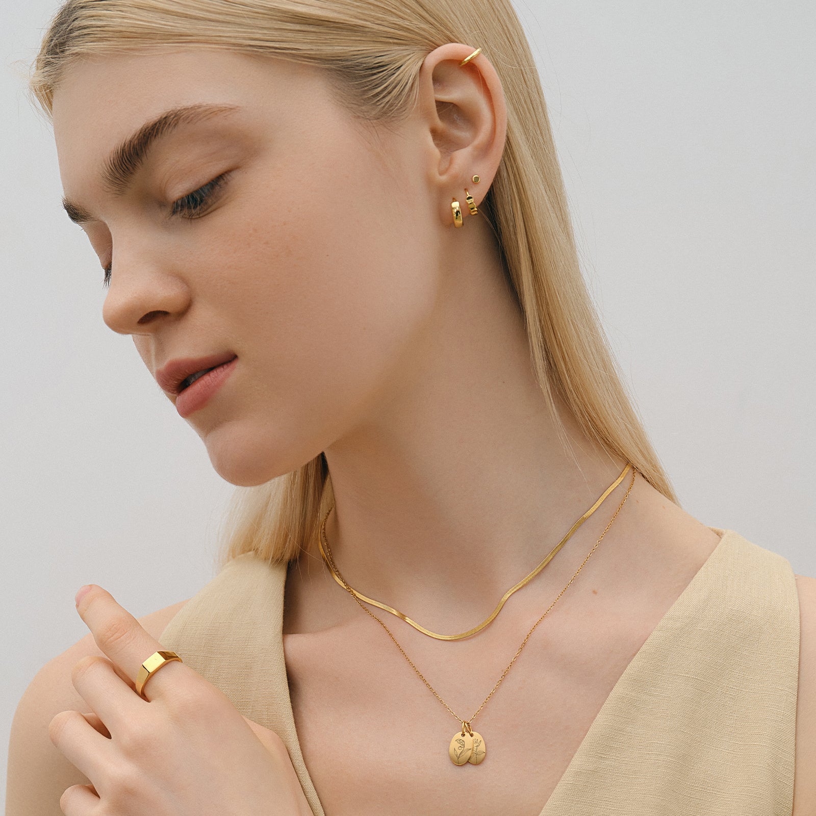 Geburtsblumen Halskette – Ovaler Anhänger mit Gravur