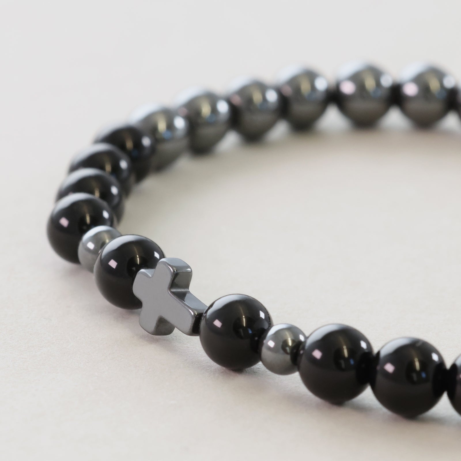 Kreuzarmband aus Schwarzer Onyx & Hämatit - elastisch Herren Armband VIVIANNASCHMUCK