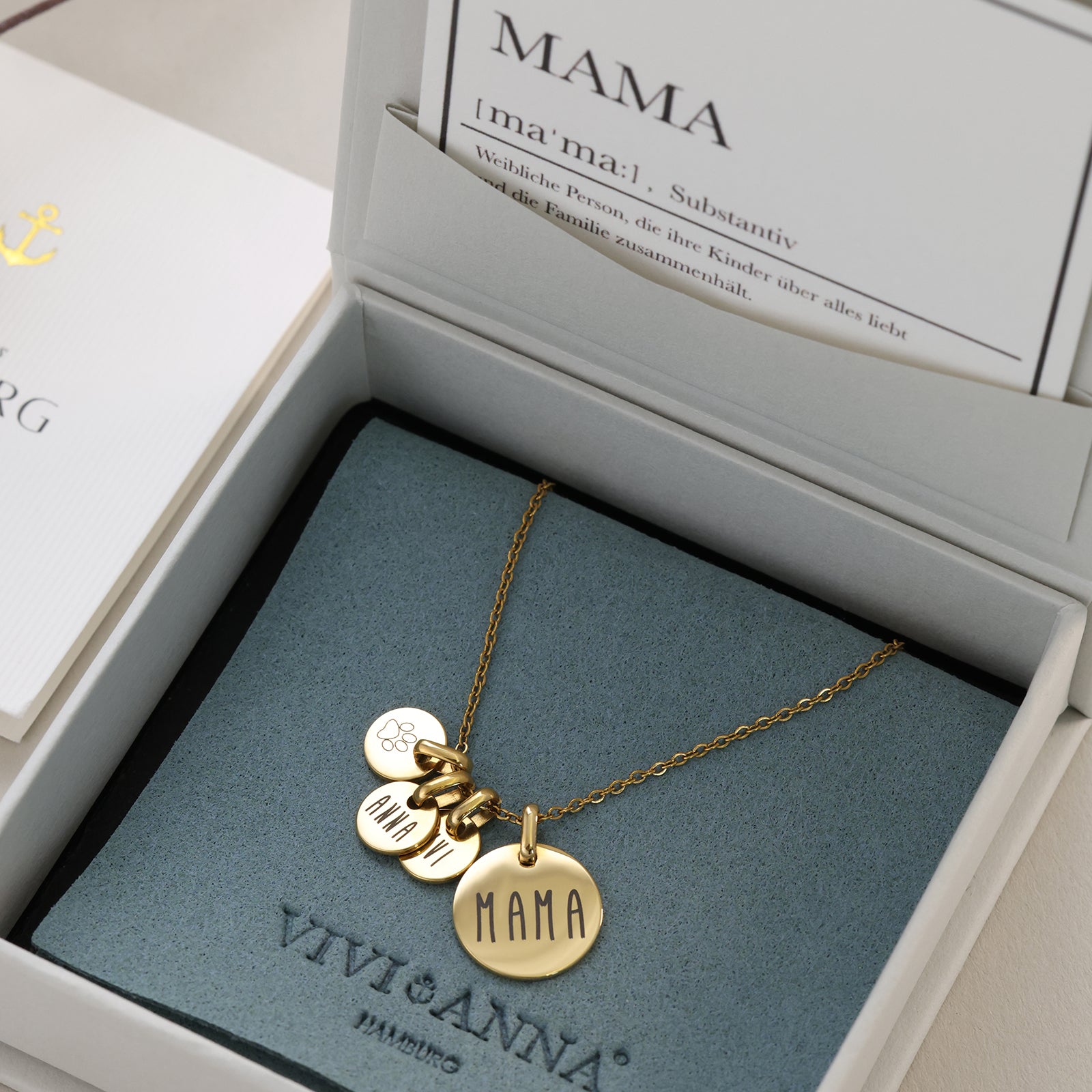 Familienkette mit großen und kleinen Gravurplättchen - Geschenk mit Karte