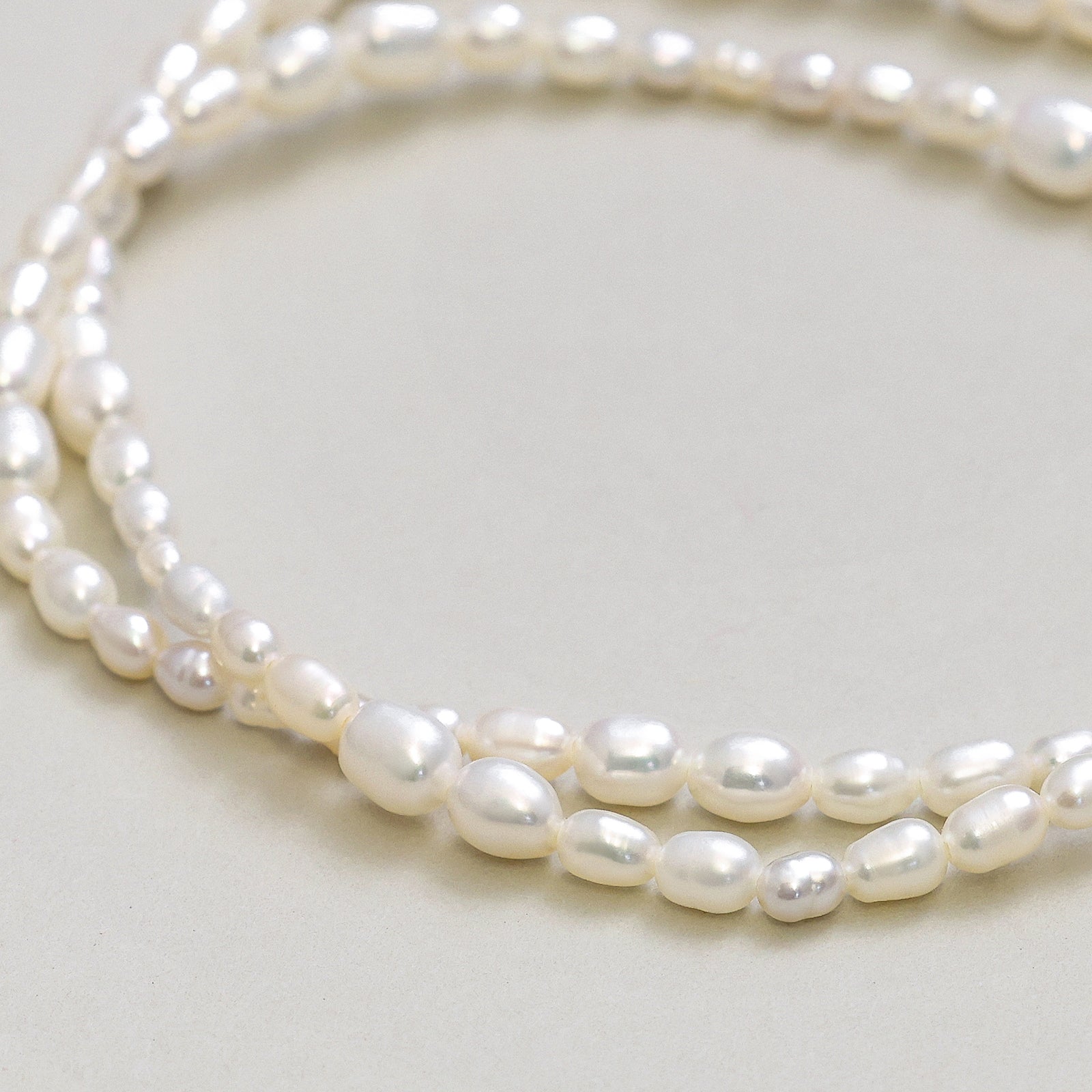 Süßwasserperlenkette in natürlicher Form mit Magnetverschluss Damen Halskette VIVIANNASCHMUCK