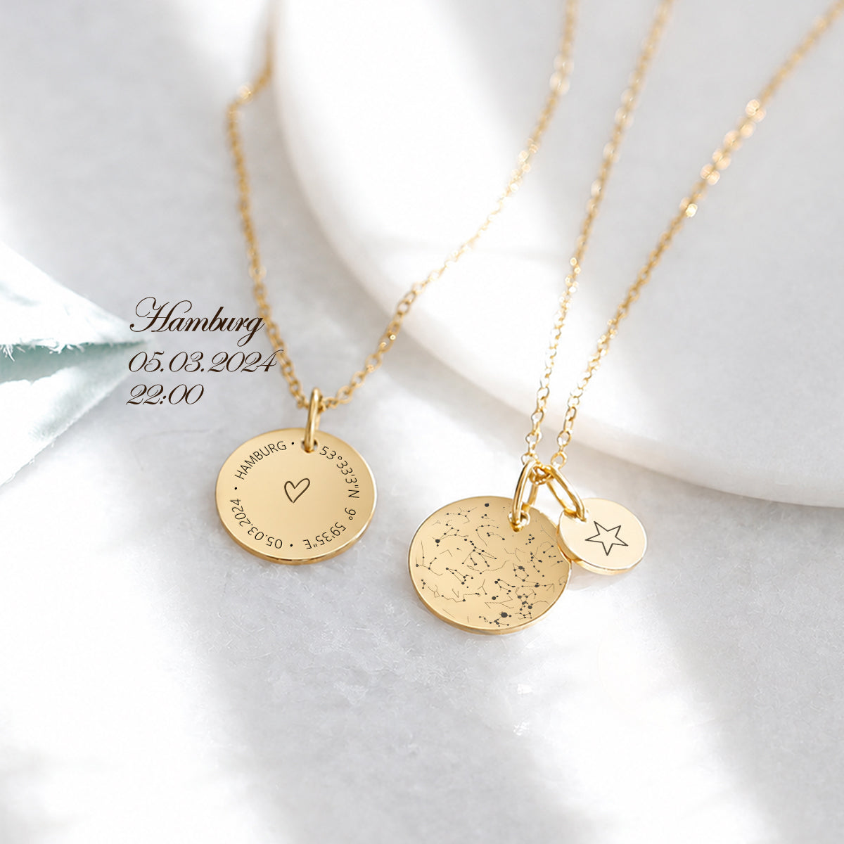 Sternenmoment – Personalisierte Sternenkarte Kette mit dem Sternenhimmel nach Ort & Datum Damen Halskette VIVIANNASCHMUCK