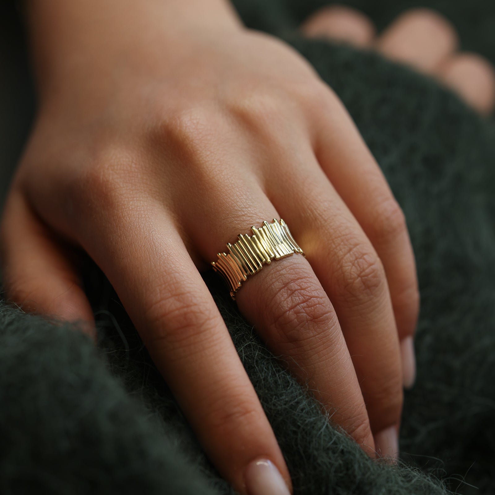 Goldener Ring mit abstrakter Form - Edelstahl, verstellbar