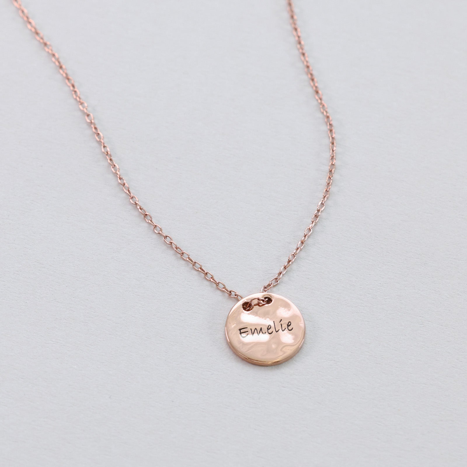 Hammerschlag-Plättchen Kette mit Gravur Damen Halskette VIVIANNASCHMUCK