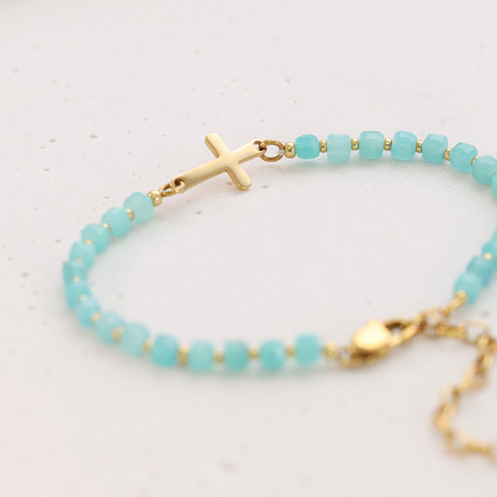 Amazonit-Perlenarmband mit personalisierbarem Kreuz Damen Armband VIVIANNASCHMUCK