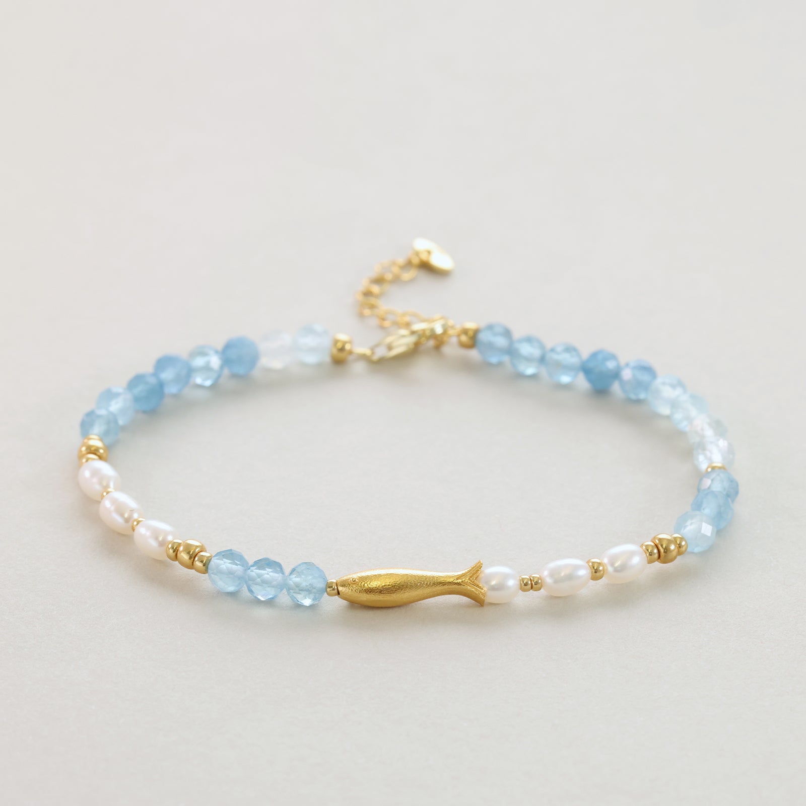 Zartes Fisch-Armband mit Aquamarin & Süßwasserperlen – 925er Silber