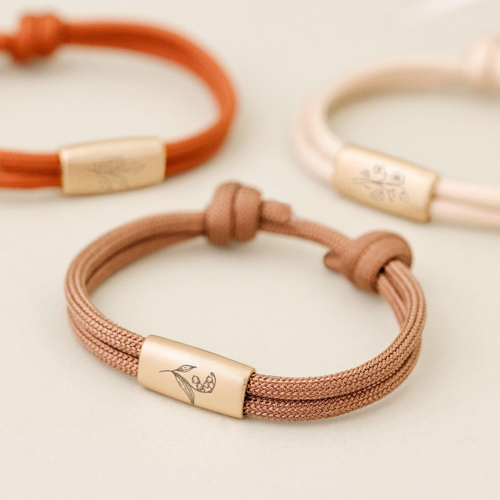 Geburtsblumen Armband aus Segeltau – mit Wunschgravur Damen Armband VIVIANNASCHMUCK