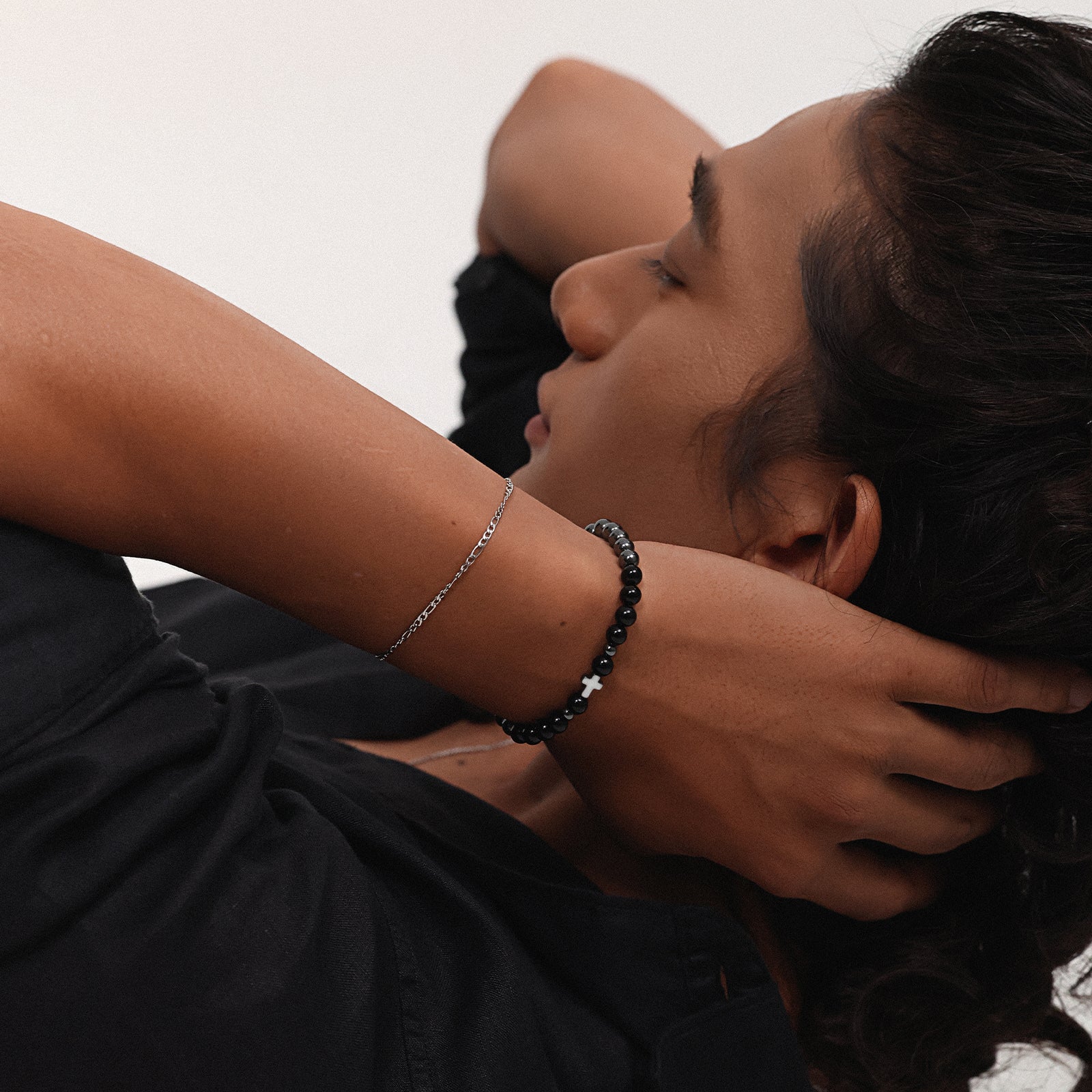 Kreuzarmband aus Schwarzer Onyx & Hämatit - elastisch Herren Armband VIVIANNASCHMUCK