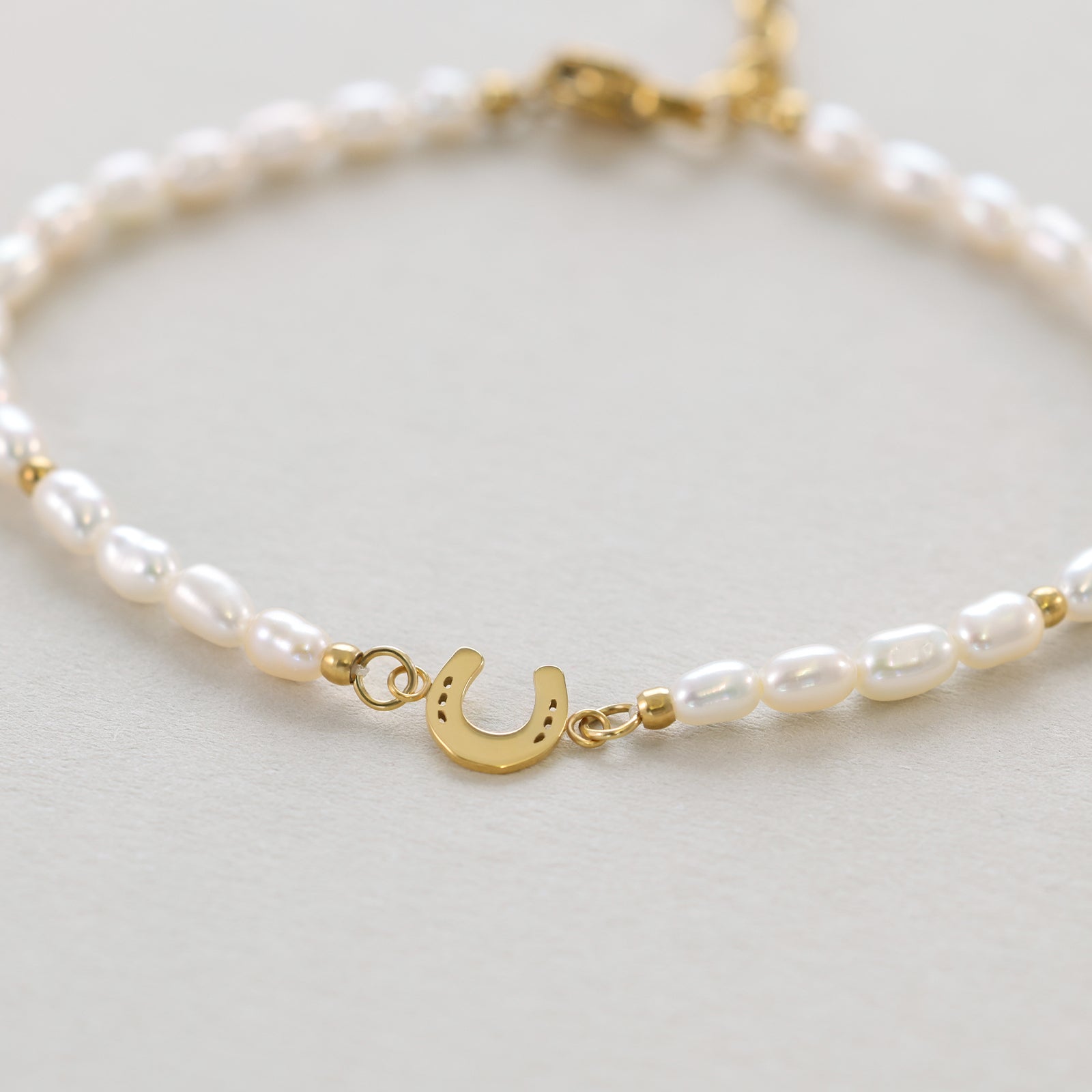 Perlenarmband mit Hufeisen – Geschenk zum Abschluss mit Karte Damen Armband VIVIANNASCHMUCK