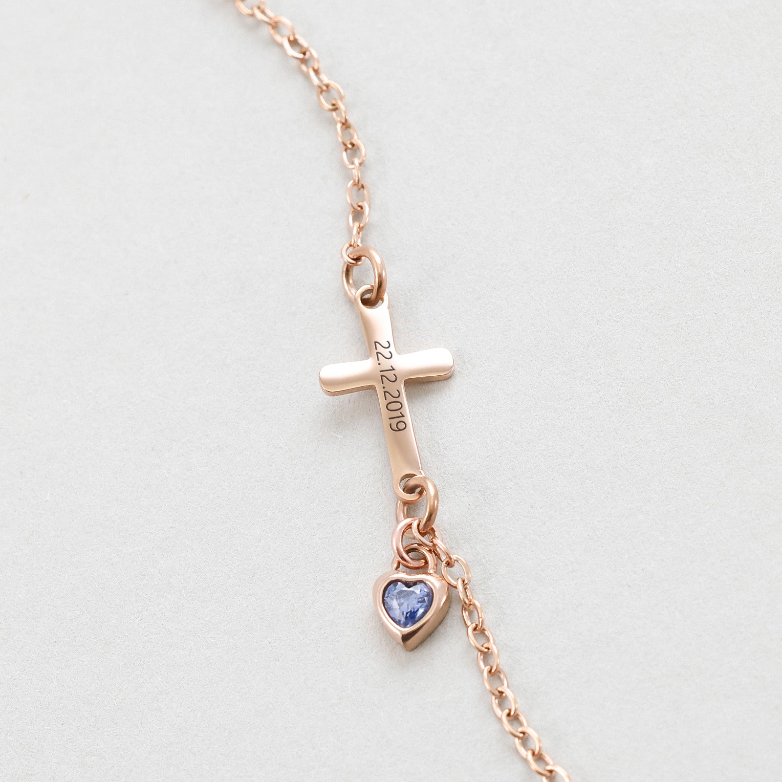Personalisiertes Kreuzarmband mit herzförmigem Geburtsstein Kinder Armband VIVIANNASCHMUCK
