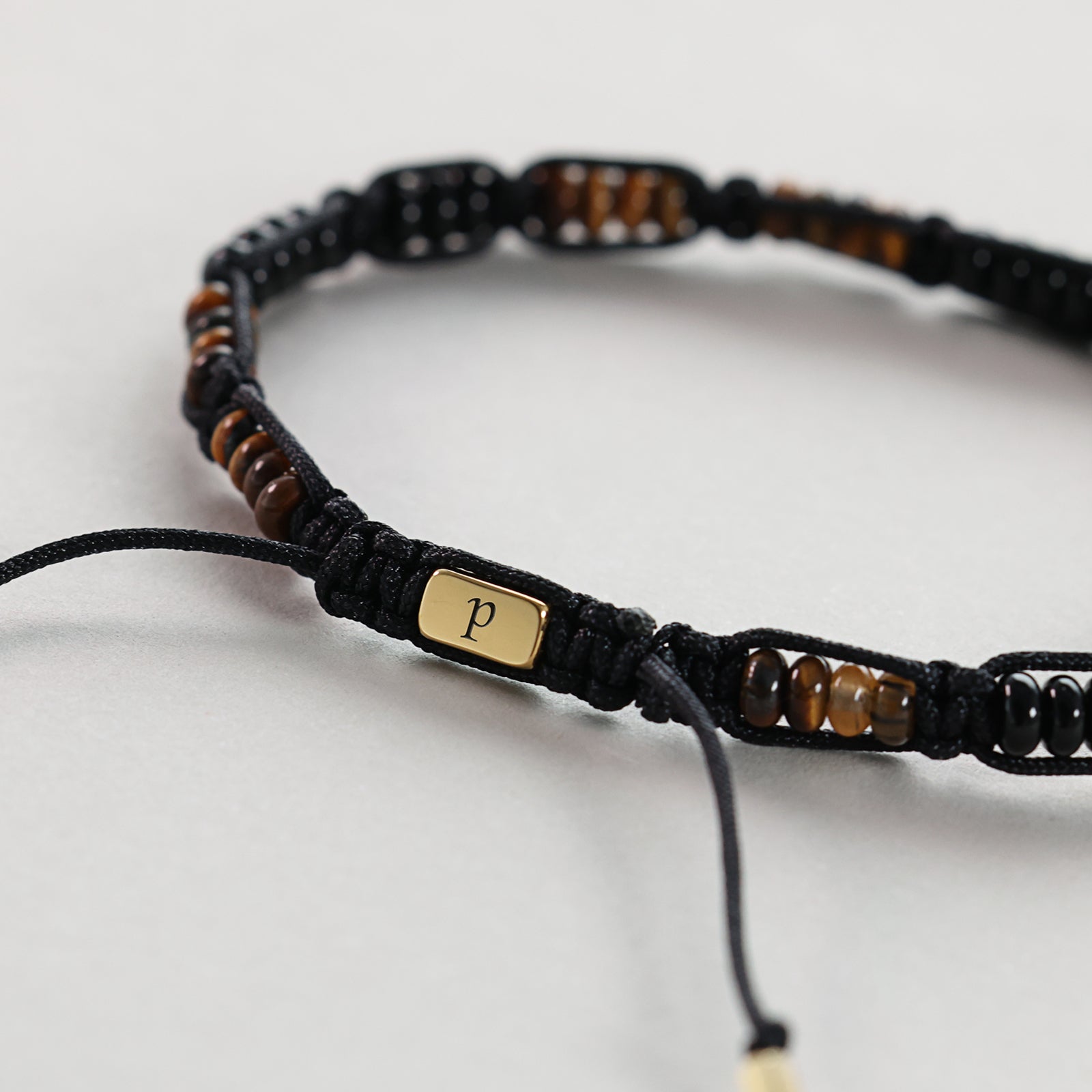 Makramee Armband mit Tigerauge & Onyx – Energie & Gravur Herren Armband VIVIANNASCHMUCK