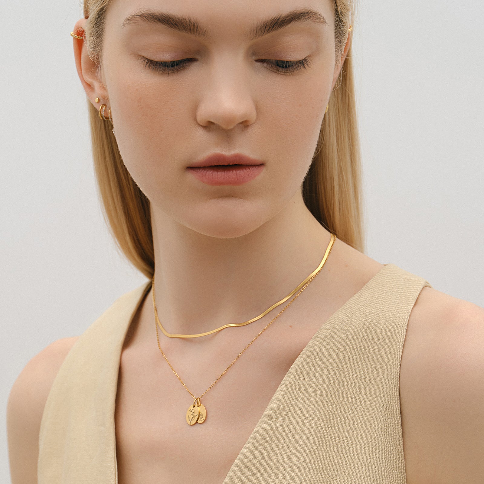 Geburtsblumen Halskette – Ovaler Anhänger mit Gravur Damen Halskette VIVIANNASCHMUCK