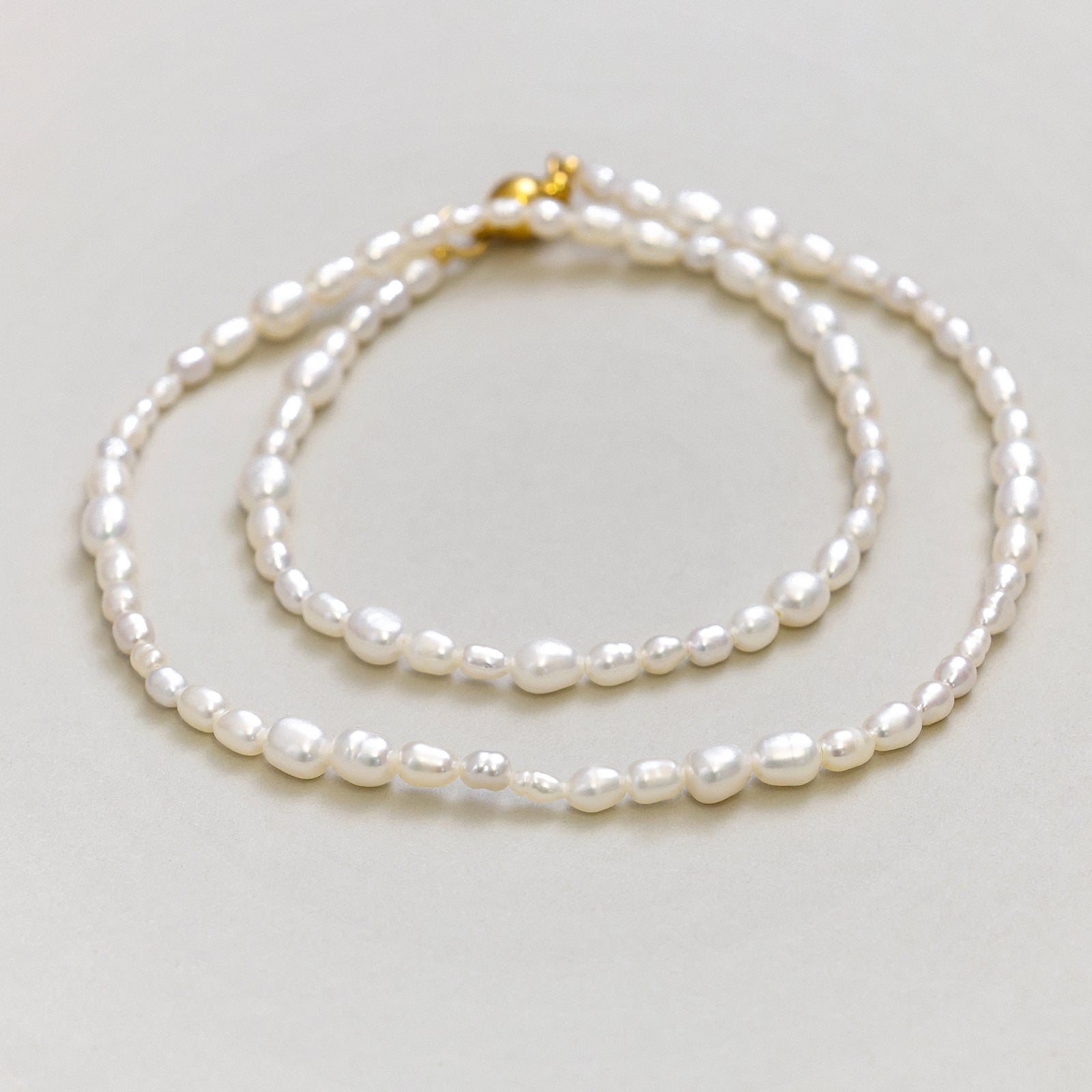 Süßwasserperlenkette in natürlicher Form mit Magnetverschluss Damen Halskette VIVIANNASCHMUCK