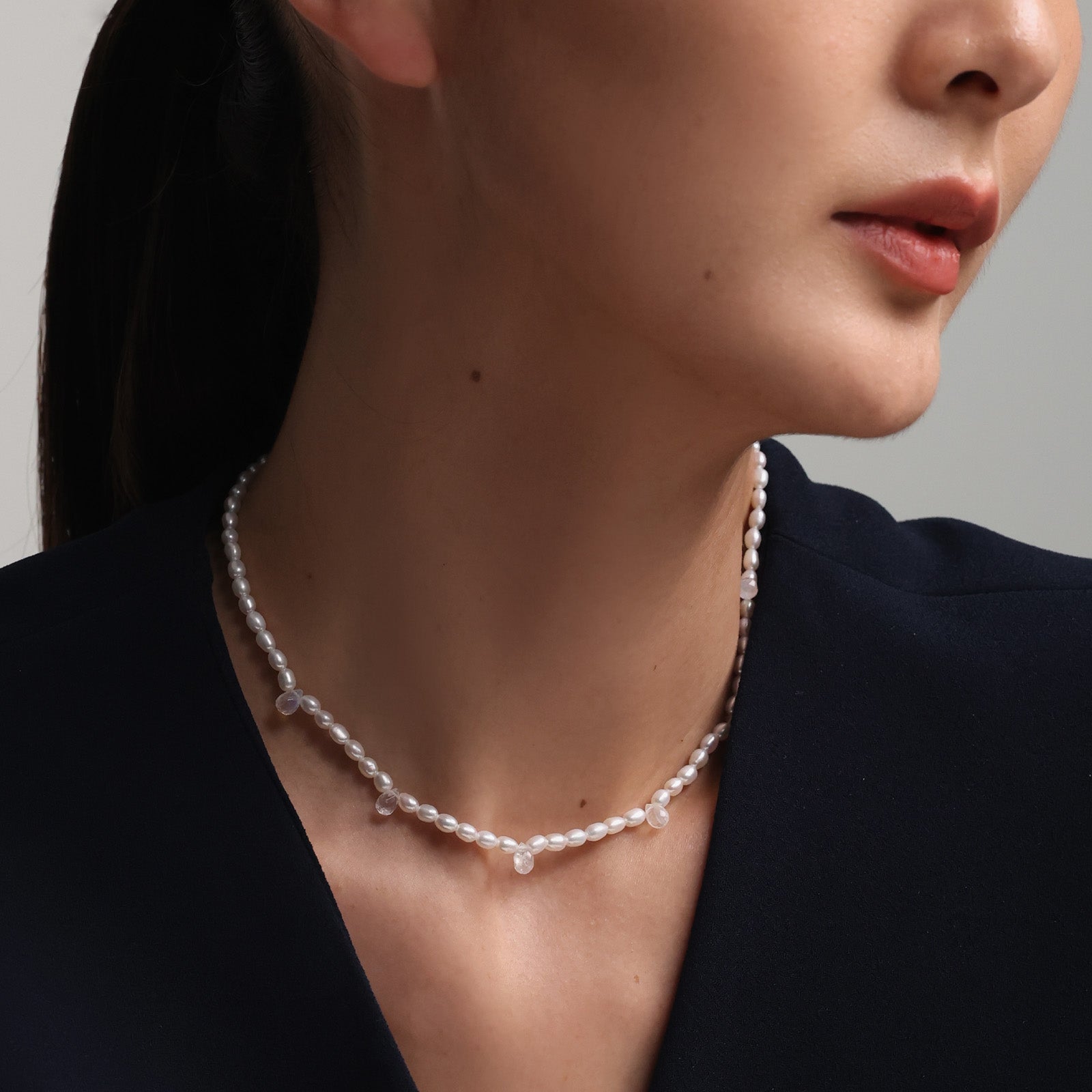Perlenkette mit Mondsteinen – Süßwasserperlen & 925er Silber Damen Halskette VIVIANNASCHMUCK