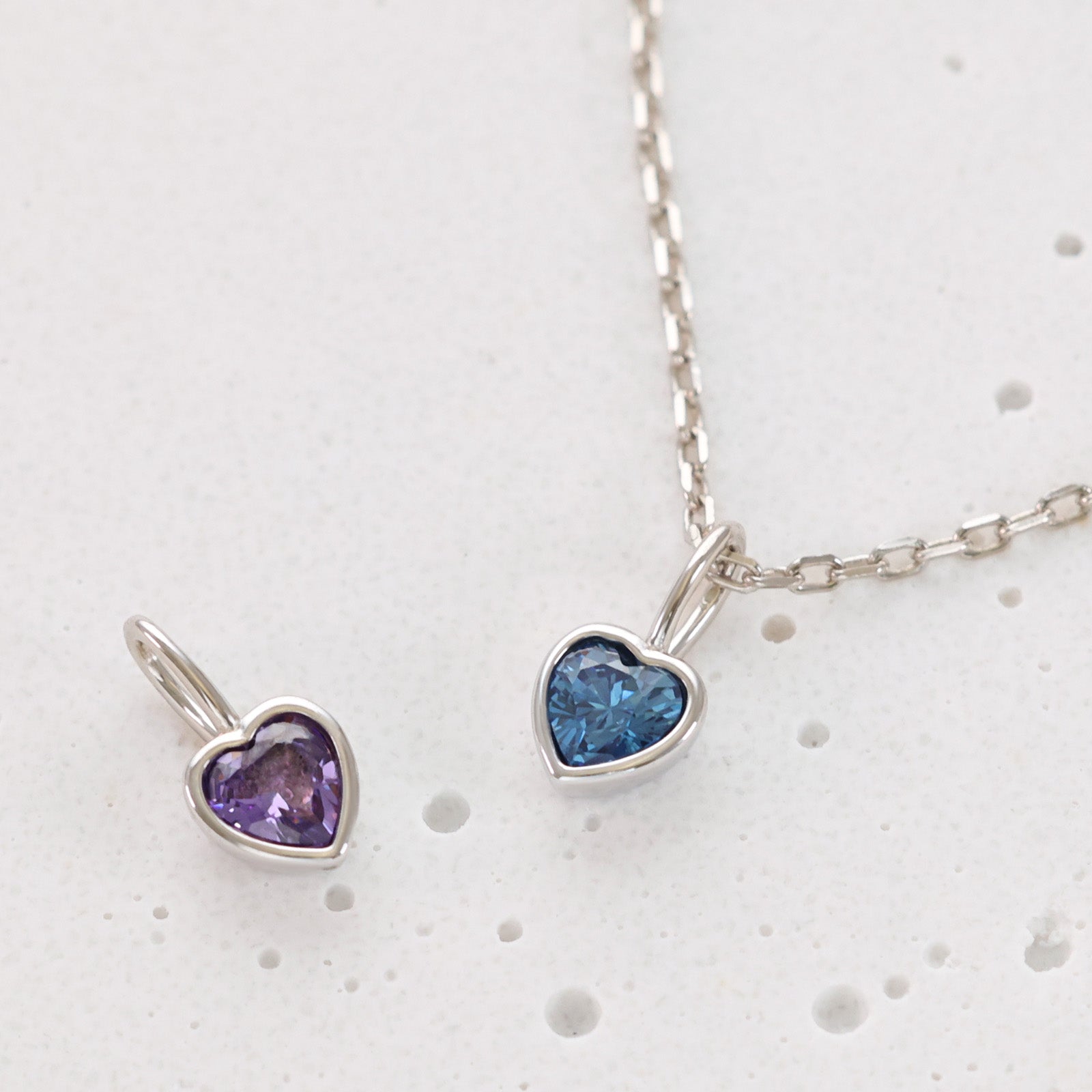 Geburtsstein-Kette mit herzförmigen Anhängern aus Zirkonia - 925 Sterling Silber