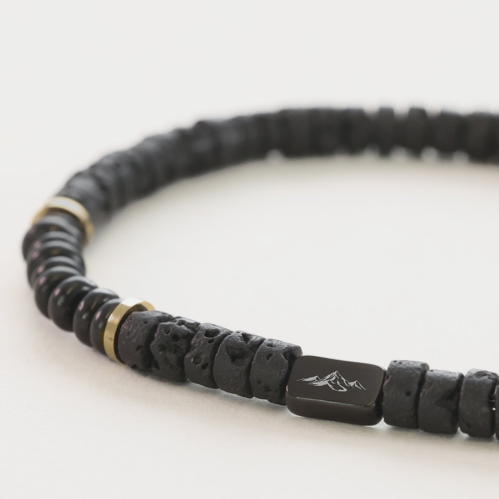 Herren Armband aus Lavastein, schwarzem Turmalin & Hämatit – personalisierbar Herren Armband VIVIANNASCHMUCK