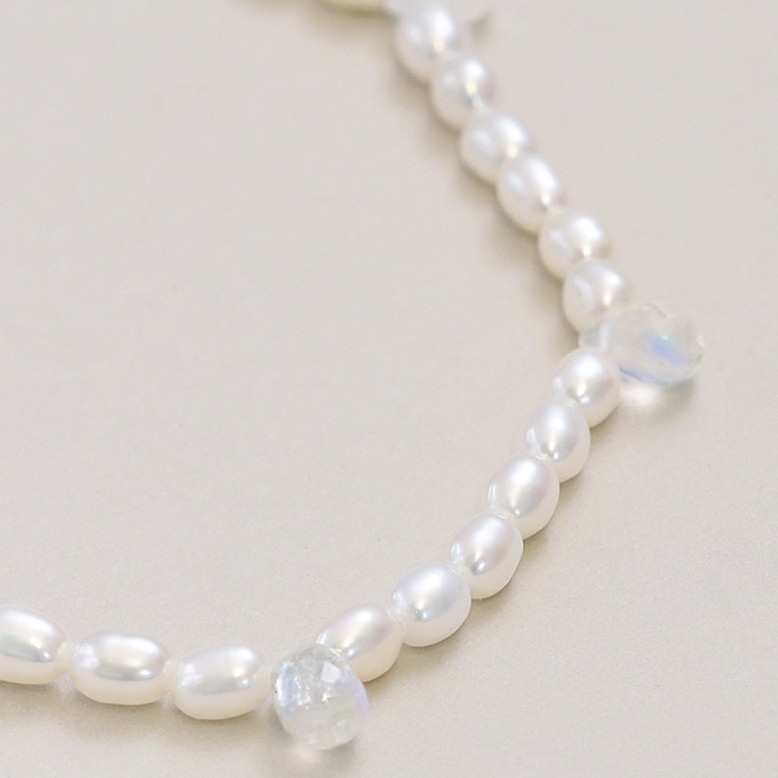 Perlenkette mit Mondsteinen – Süßwasserperlen & 925er Silber Damen Halskette VIVIANNASCHMUCK