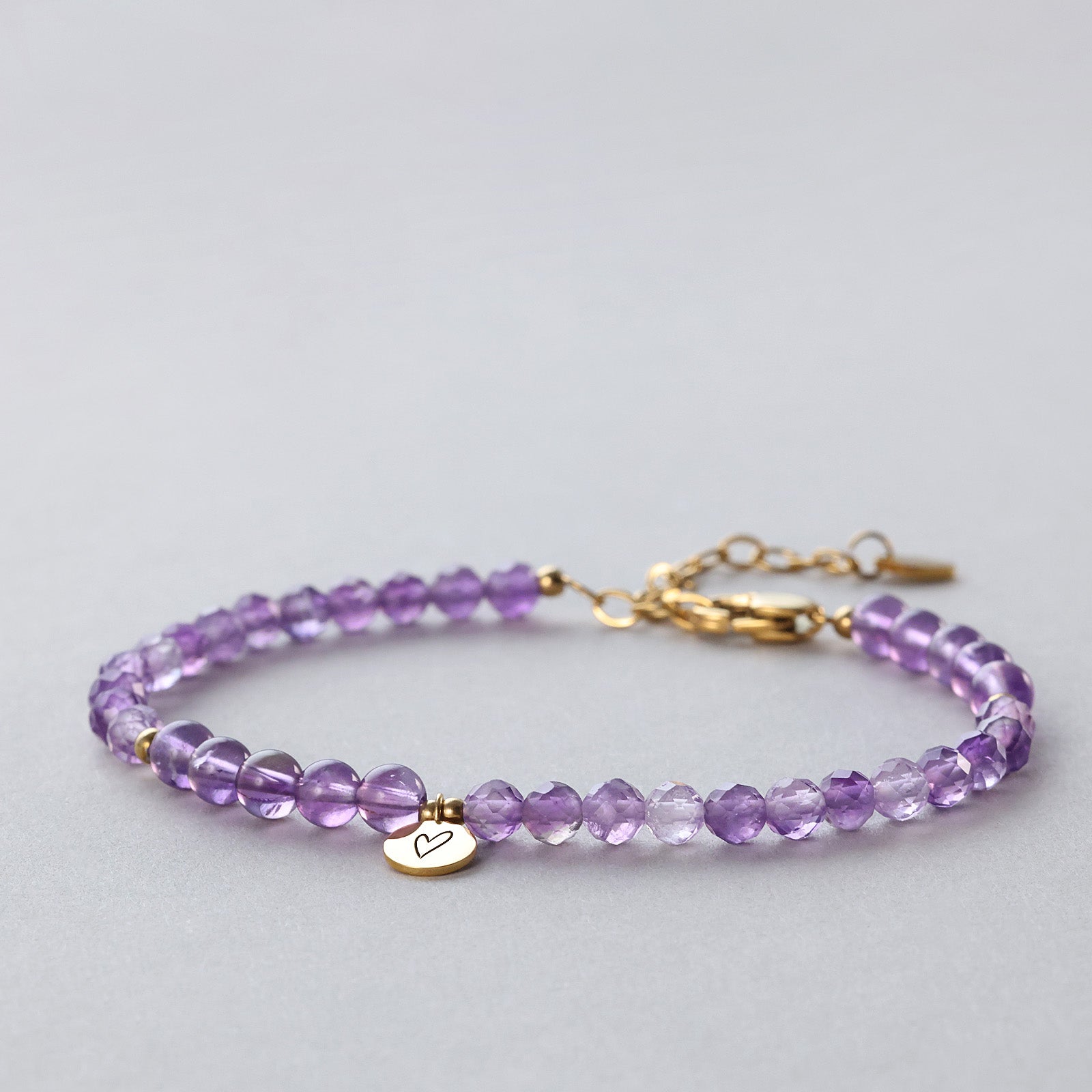 Amethyst-Chakra-Armband mit Gravurplättchen Damen Armband VIVIANNASCHMUCK