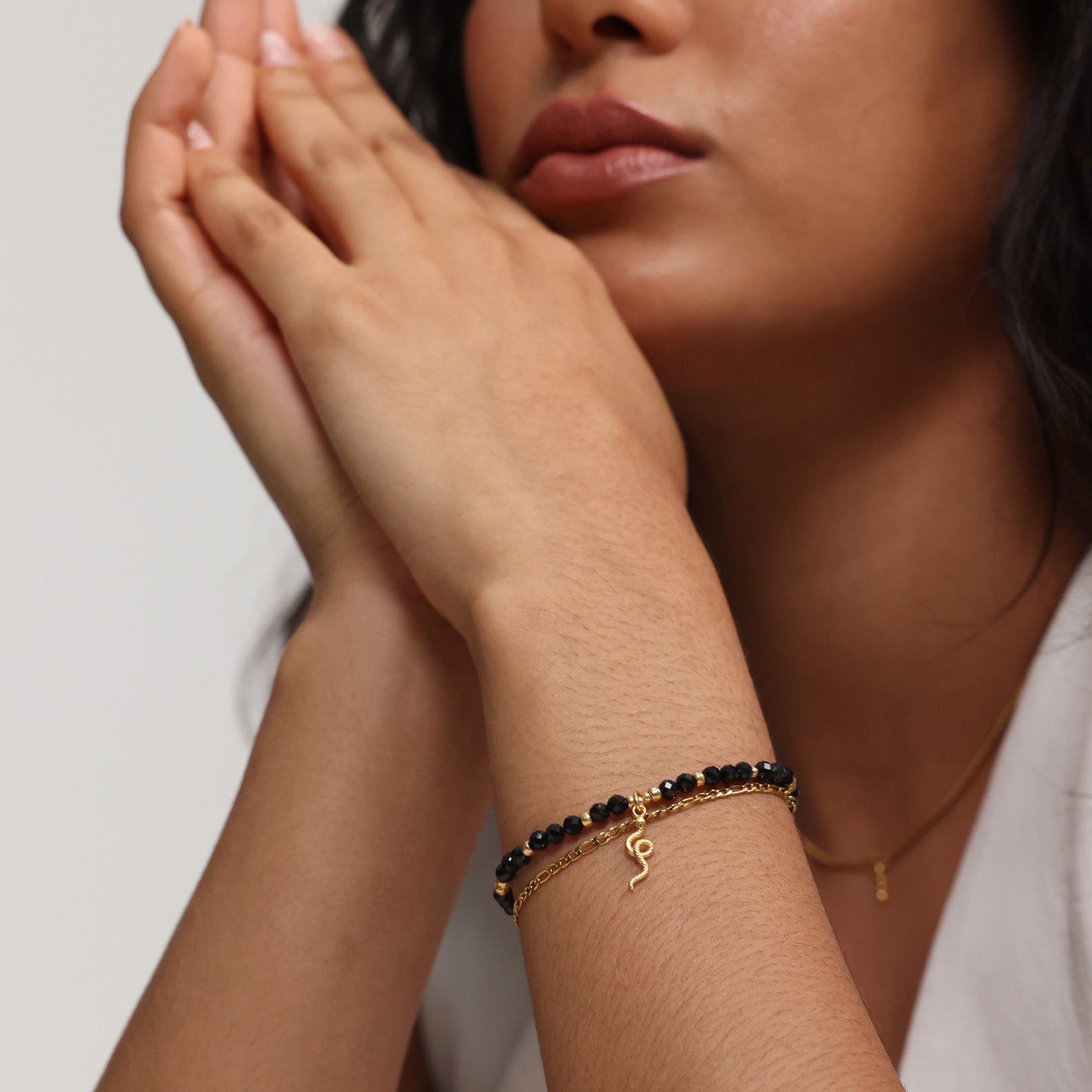 Schwarzer Turmalin Schutzarmband mit Schlangenanhänger - 925er Sterling Silber