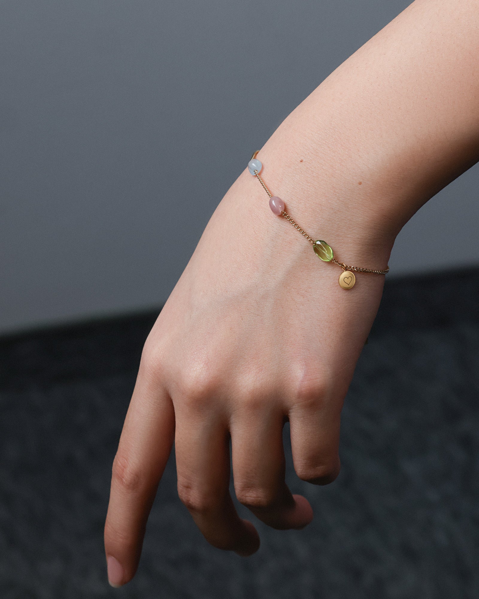 Personalisiertes Naturstein-Energiearmband mit Gravur Damen Armband VIVIANNASCHMUCK