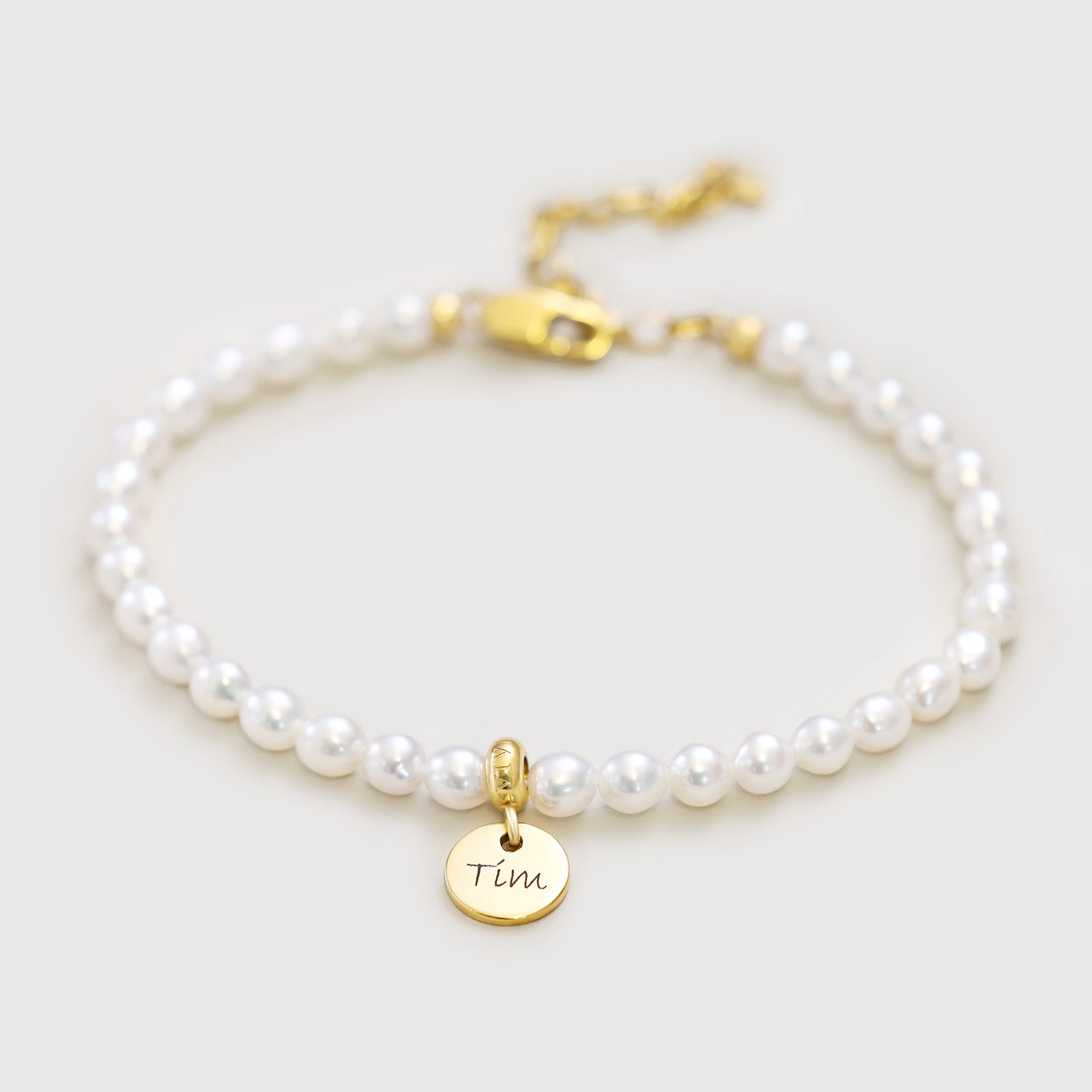 Perlenarmband aus Süßwasserperlen mit rundem Plättchen