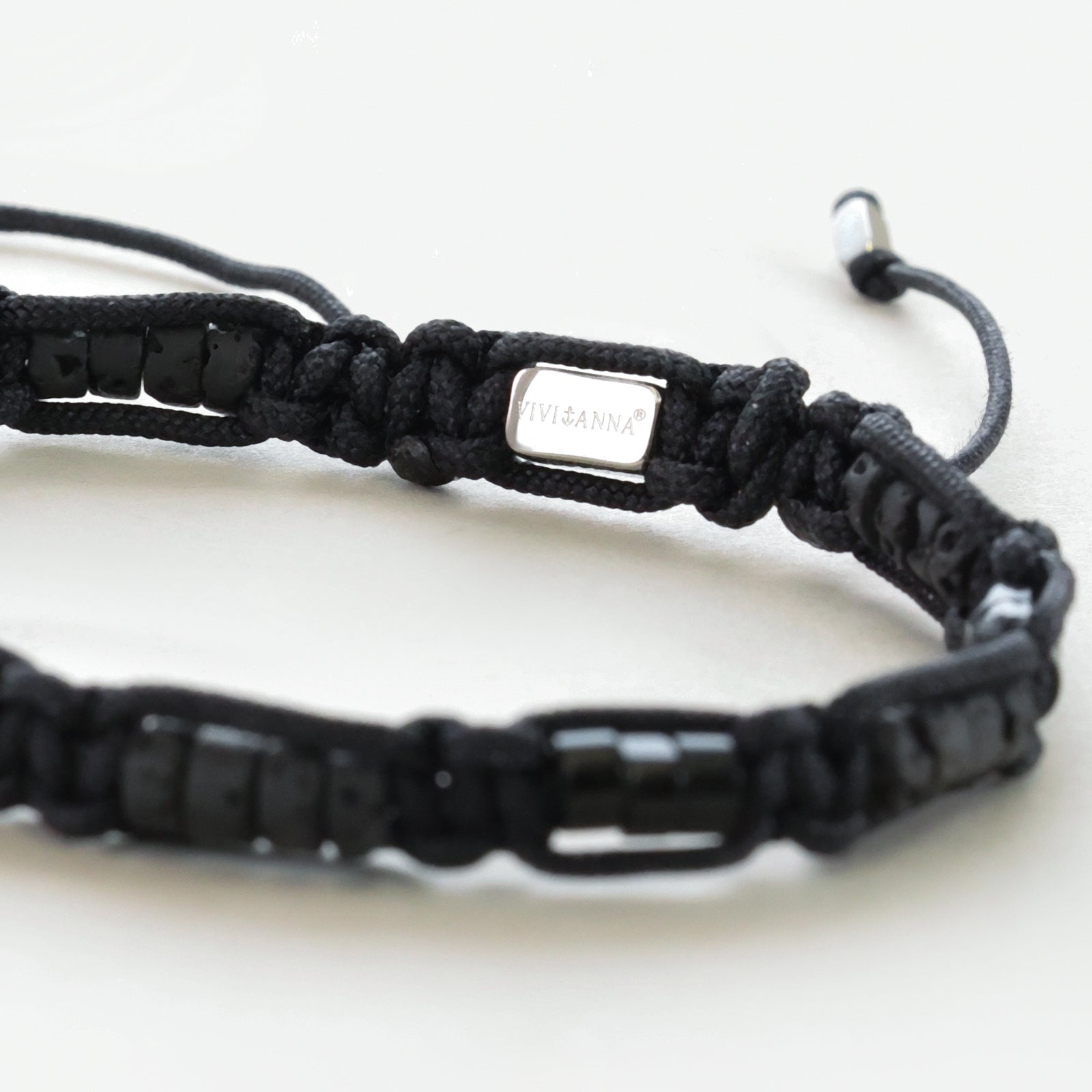 Makramee Armband aus Lava & Schwarzem Turmalin – Energie & Gravur Herren Armband VIVIANNASCHMUCK