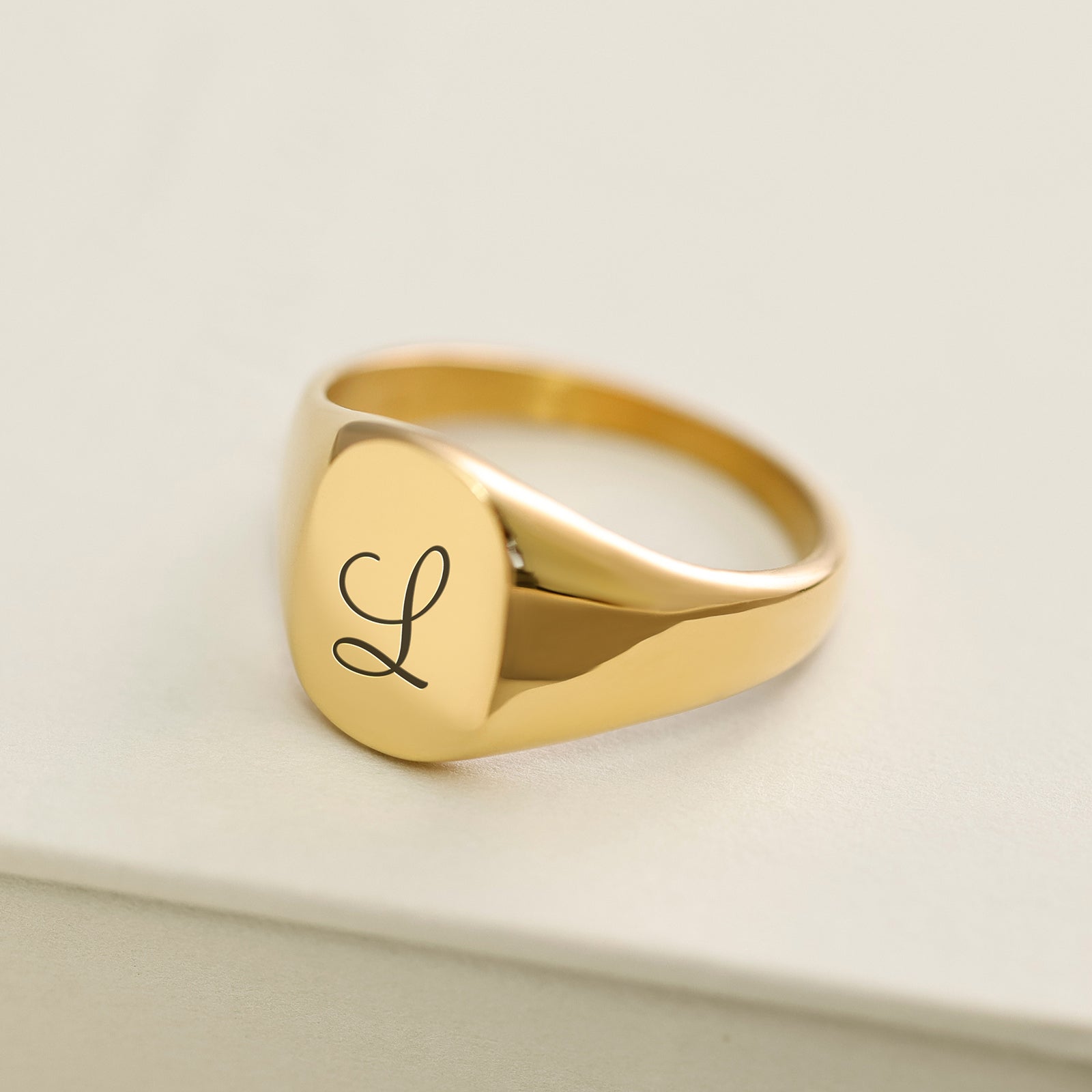 Klassischer Siegelring mit Gravur Damen Ringe VIVIANNASCHMUCK