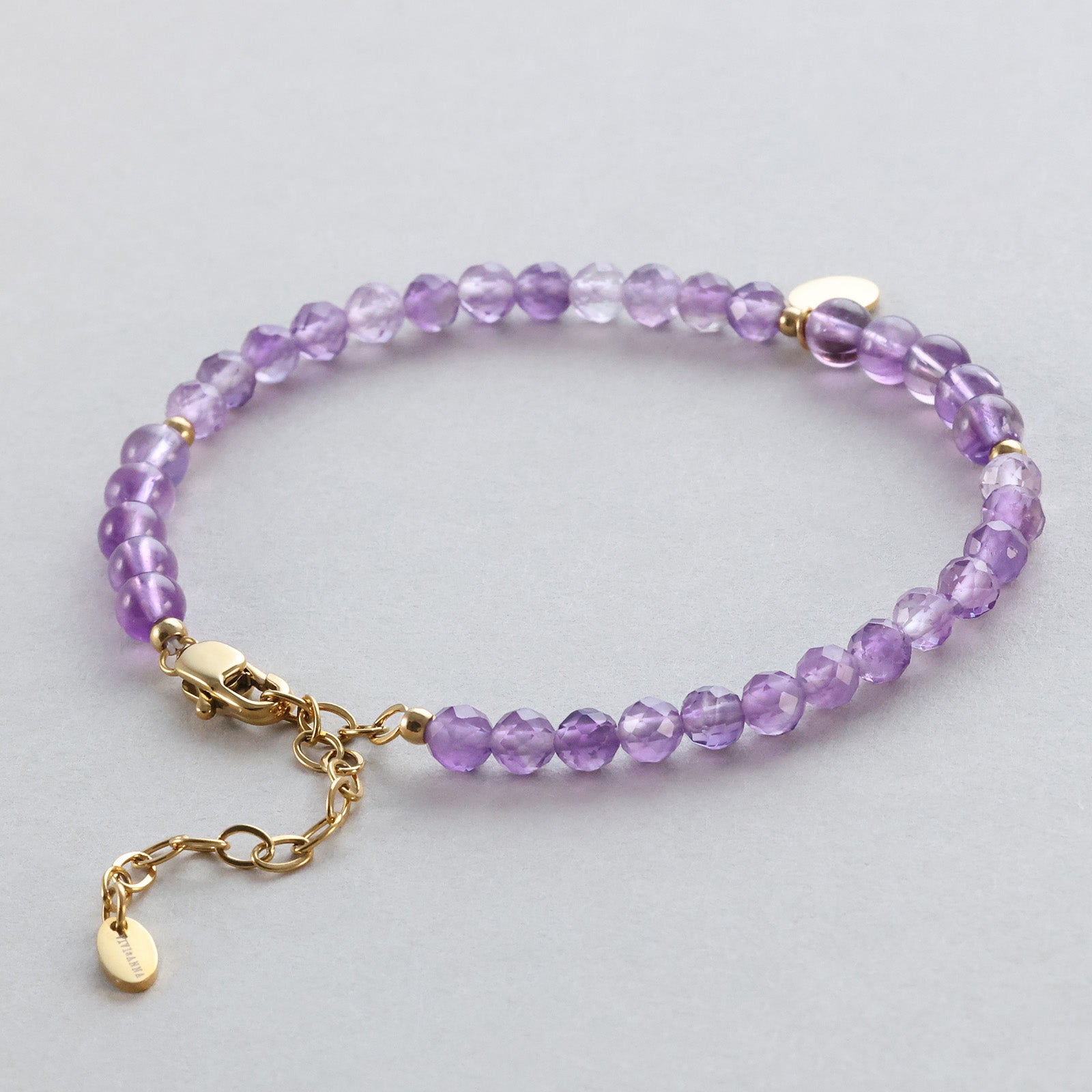 Amethyst-Chakra-Armband mit Gravurplättchen Damen Armband VIVIANNASCHMUCK