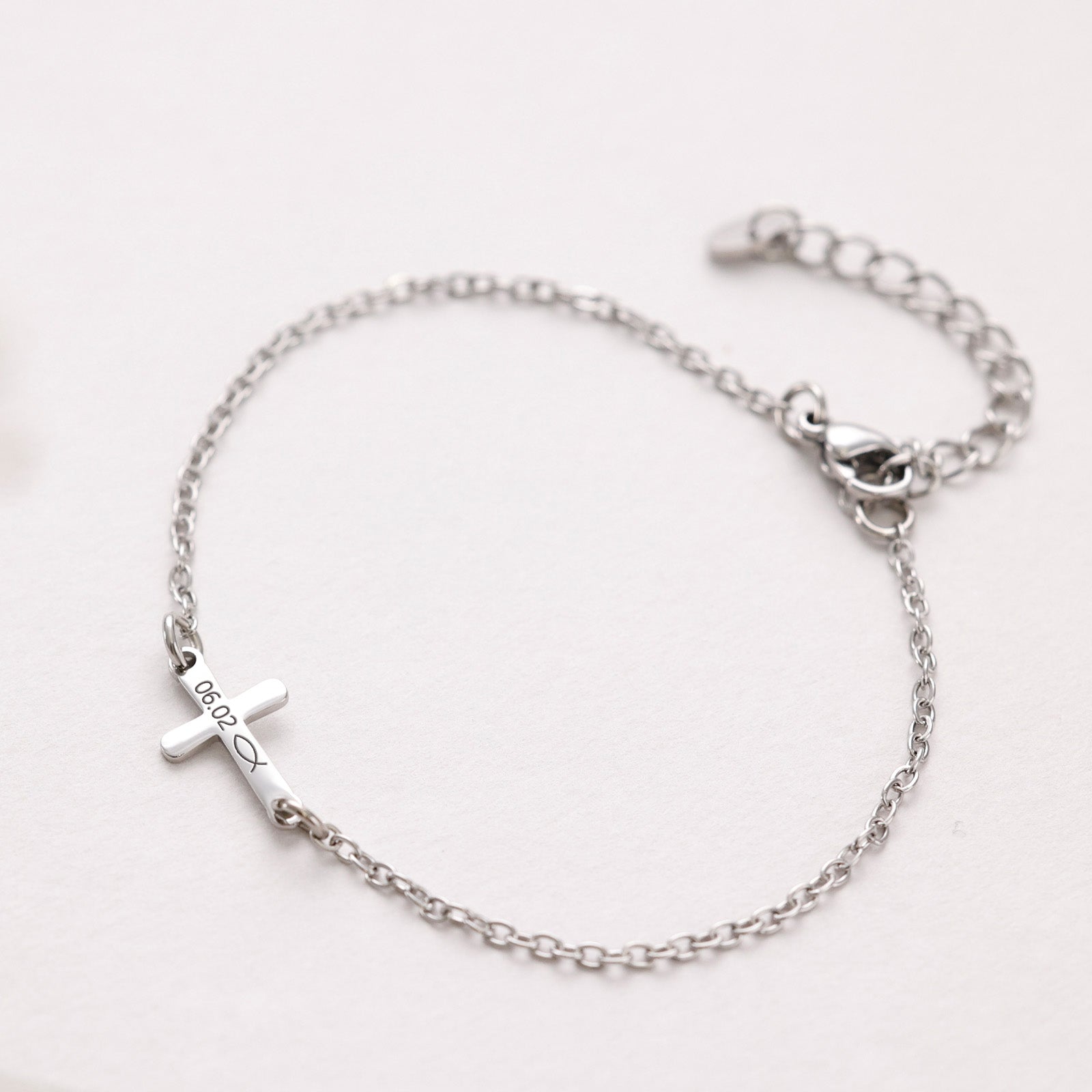 Kreuz-Armband mit Gravur - Geschenk zur Konfirmation mit Karte Kinder Armband VIVIANNASCHMUCK