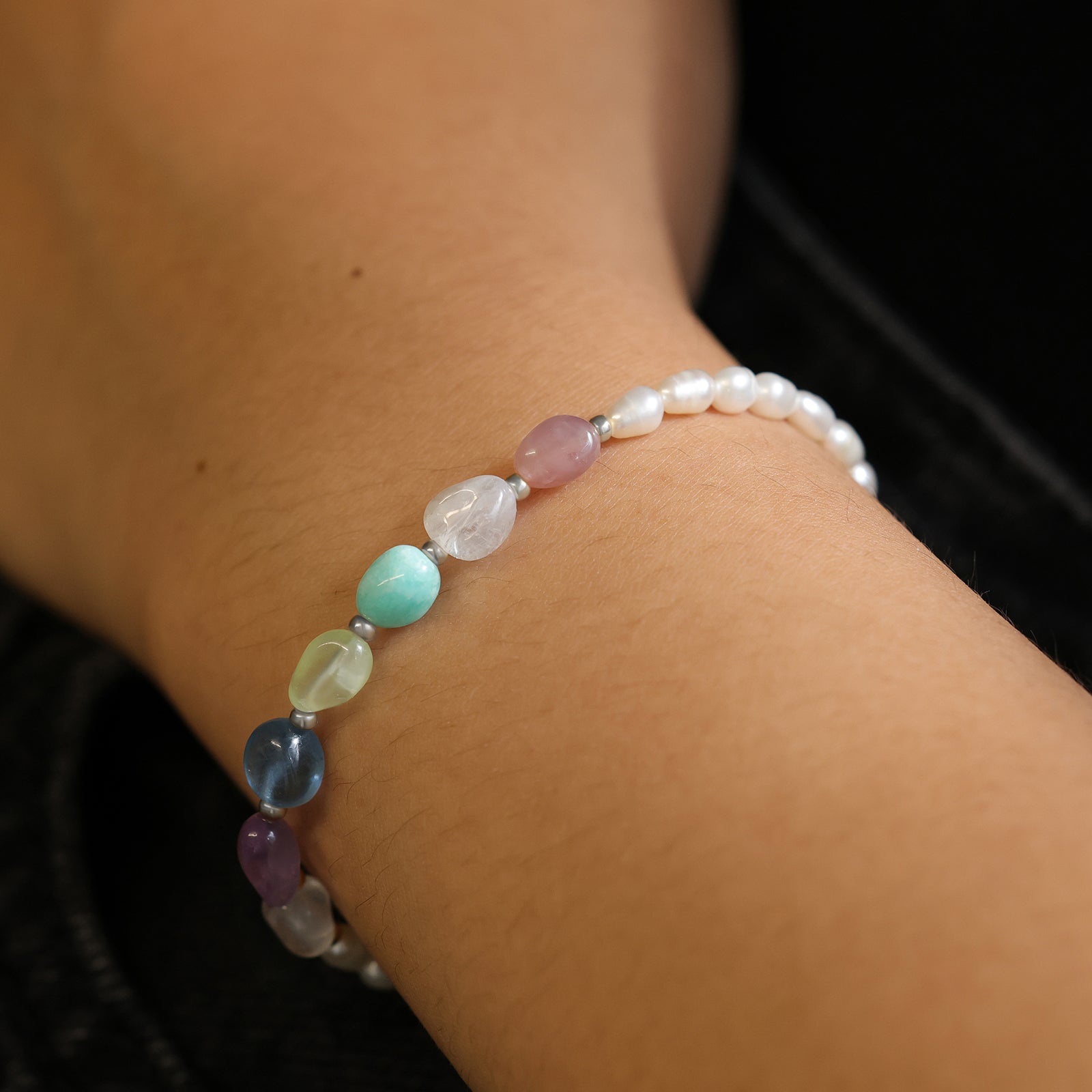 Edelsteinarmband mit Süßwasserperlen & Chakrafarben - 925 Sterling Silber Damen Armband VIVIANNASCHMUCK