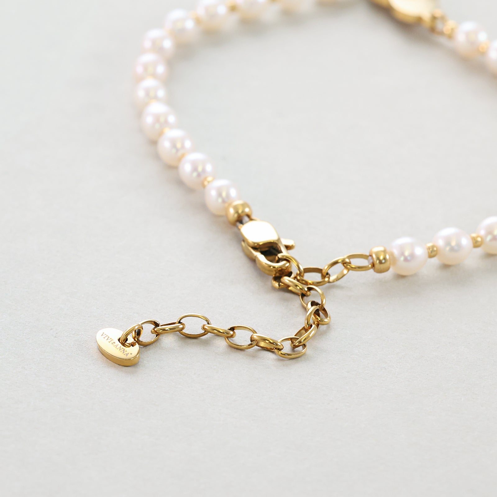 Süßwasser-Perlenarmband mit Herzchen