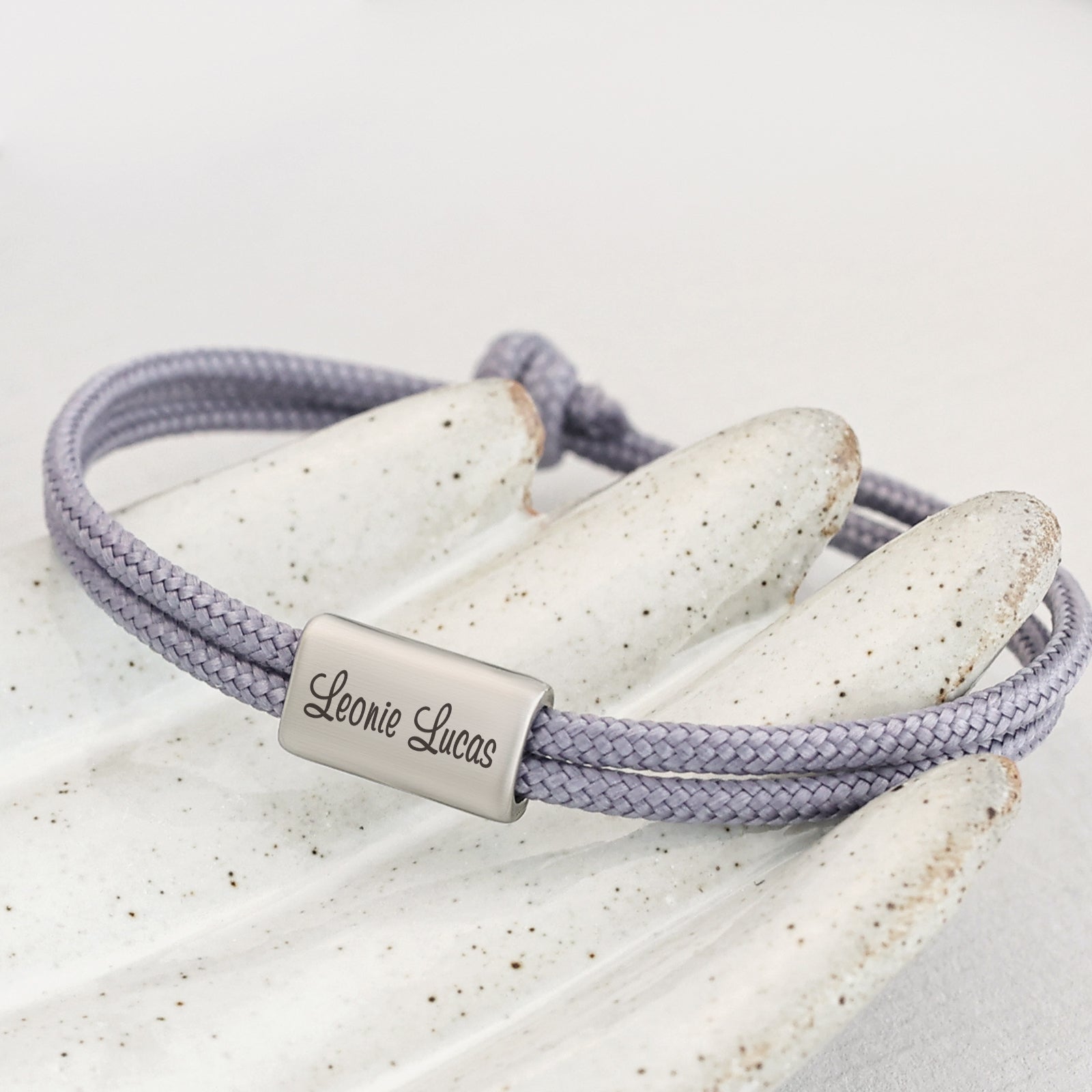 Zartes Segeltau-Armband mit personalisierter Gravurperle Damen Armband VIVIANNASCHMUCK