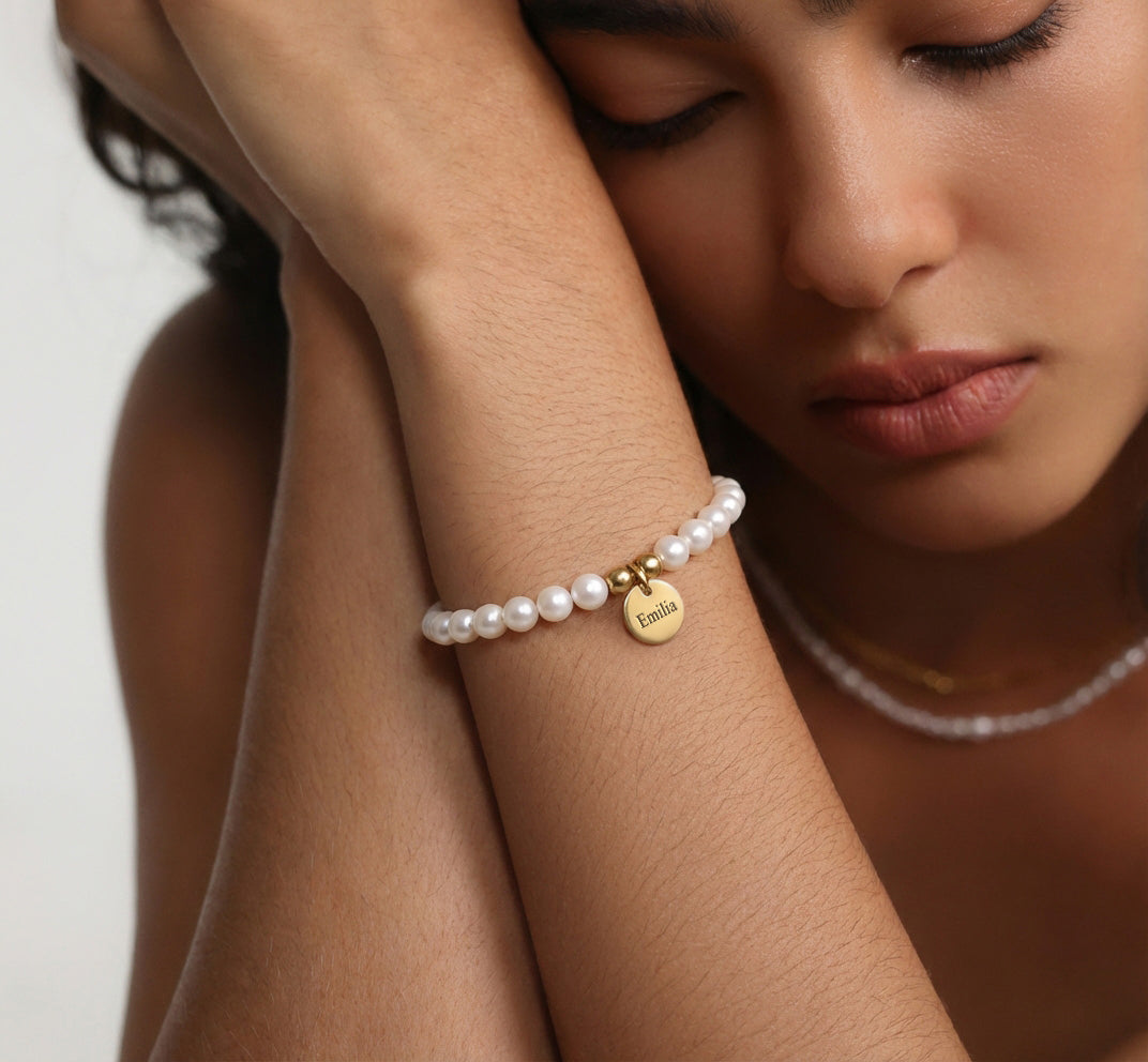 Elegantes Armband aus Süßwasserperlen mit Gravurplättchen Damen Armband VIVIANNASCHMUCK