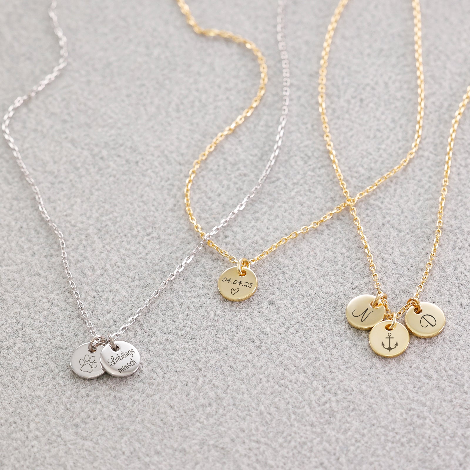 Personalized necklaces with round plates