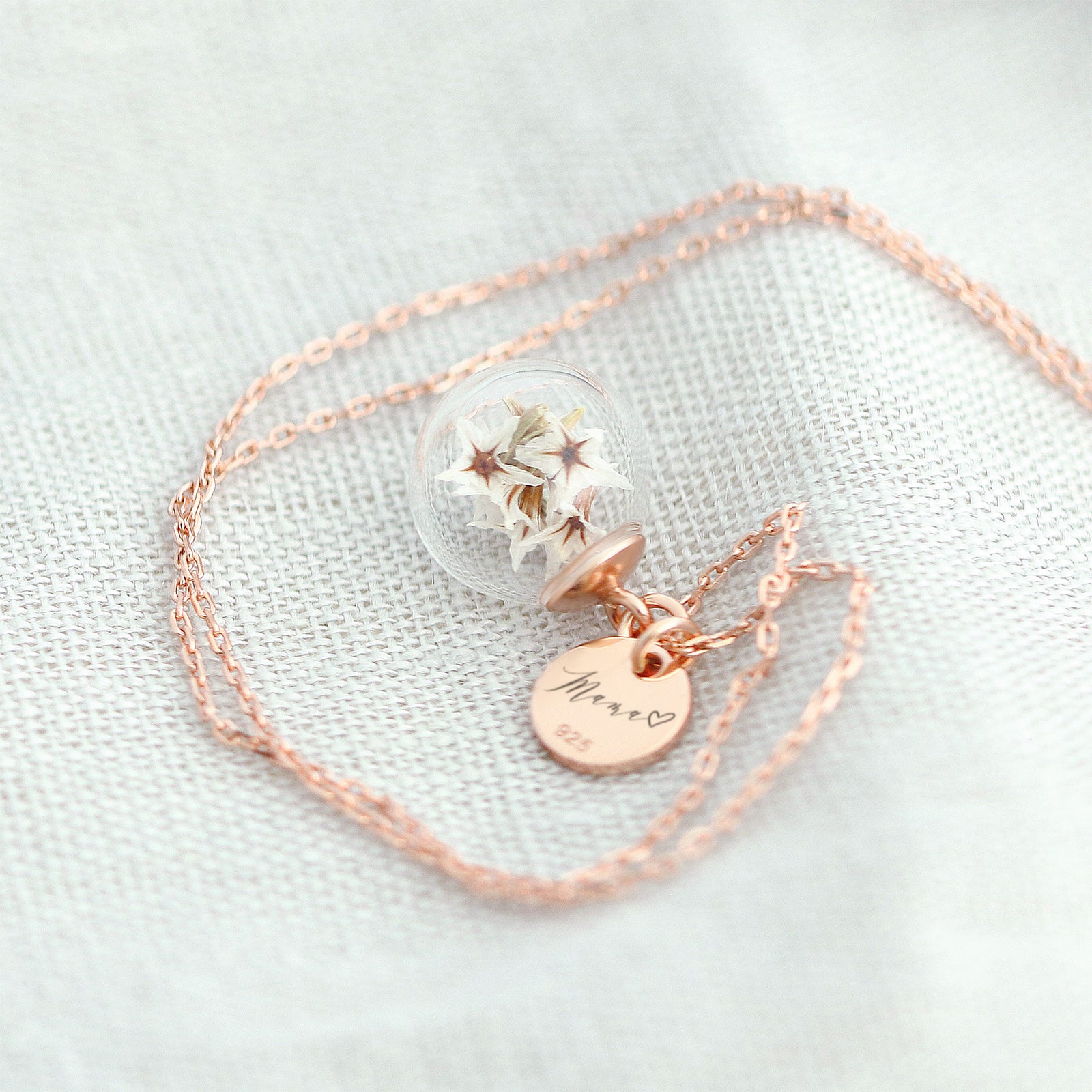Echte Blümchenkette mit Gravurplättchen – wähl deine Lieblingsblume