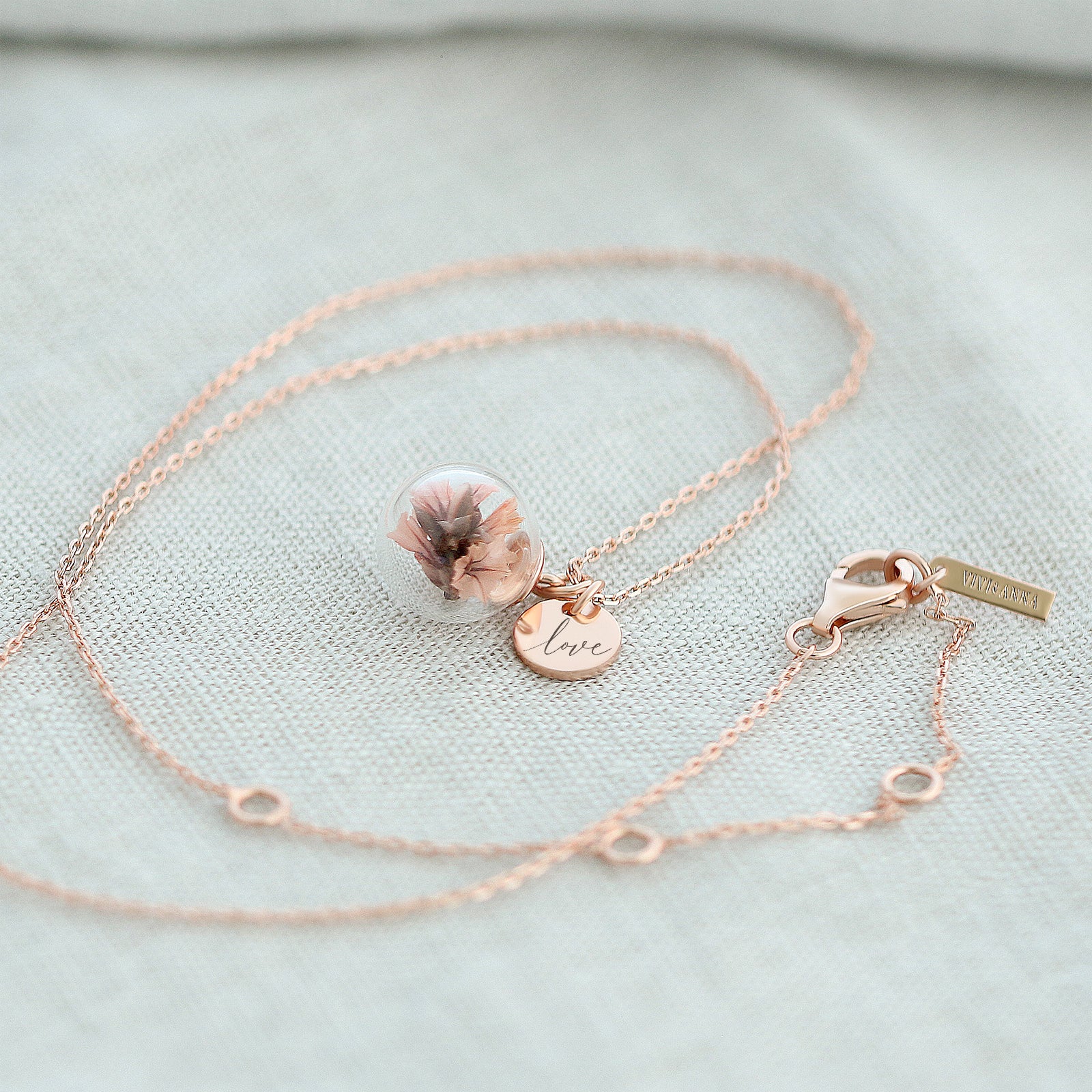 Echte Blümchenkette mit Gravurplättchen – wähl deine Lieblingsblume