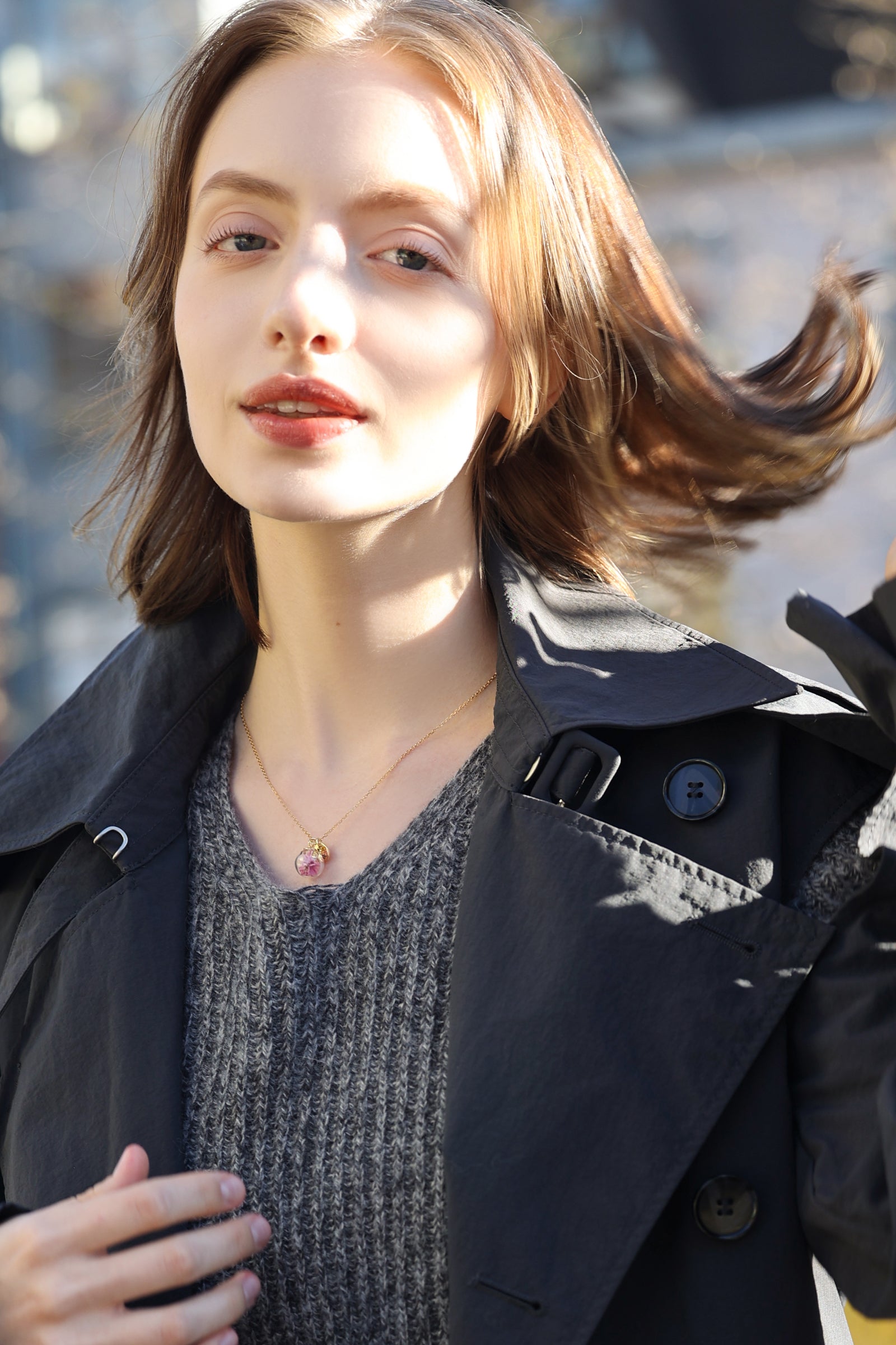 Echte Blümchenkette mit Gravurplättchen – wähl deine Lieblingsblume